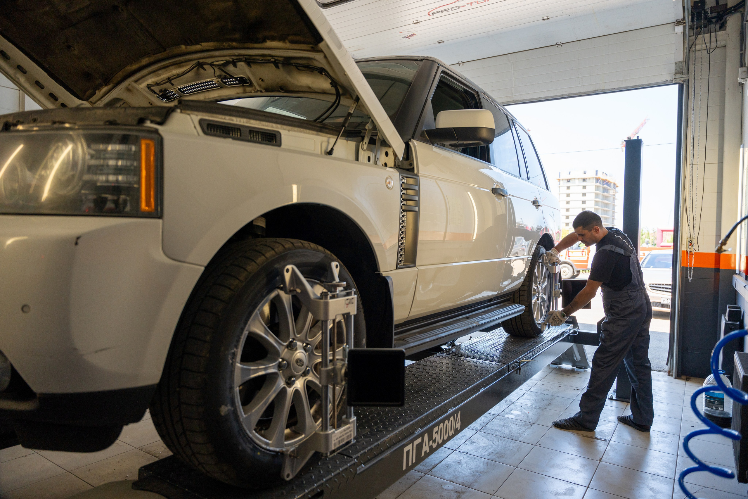 Интерьерная фотосъемка автосервиса Fit Service в Краснодаре — сеть СТО Профессиональная фотосъемка интерьера техцентра в Краснодаре. Шедевры для Вас! Фотограф и Видеограф в Краснодаре Пахиев Руслан