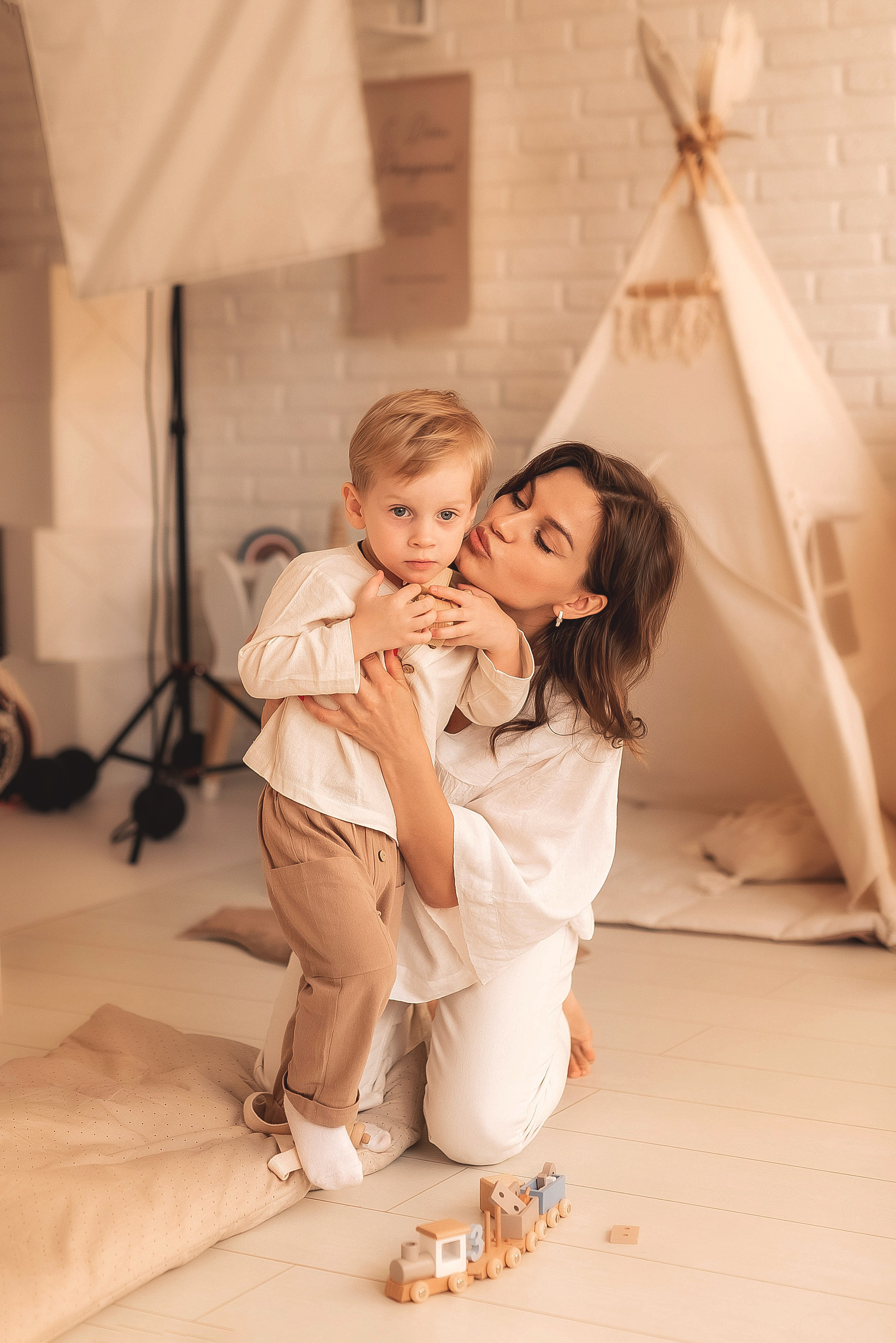 Фотосессия в студии: мама и сын. Семейный, детский фотограф в Воронеже Анна Никитина