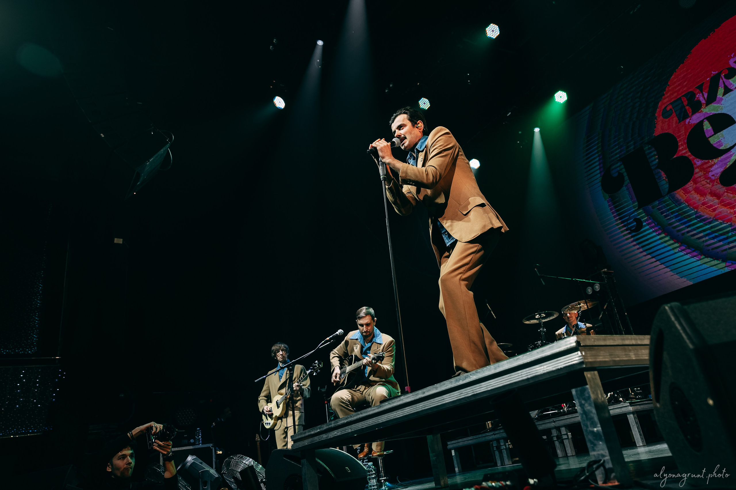 ВИА Велюр, фоторепортаж, СПб, BASE, 14.12.2025. Алена Адрианова: фотограф в Санкт-Петербурге