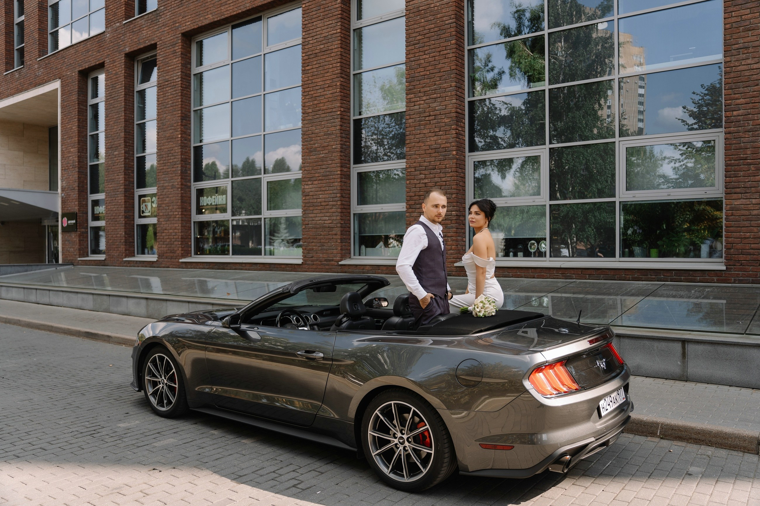 Свадебная фотосессия с кабриолетом. Свадебный и семейный фотограф в Москве Светлана Зоткина
