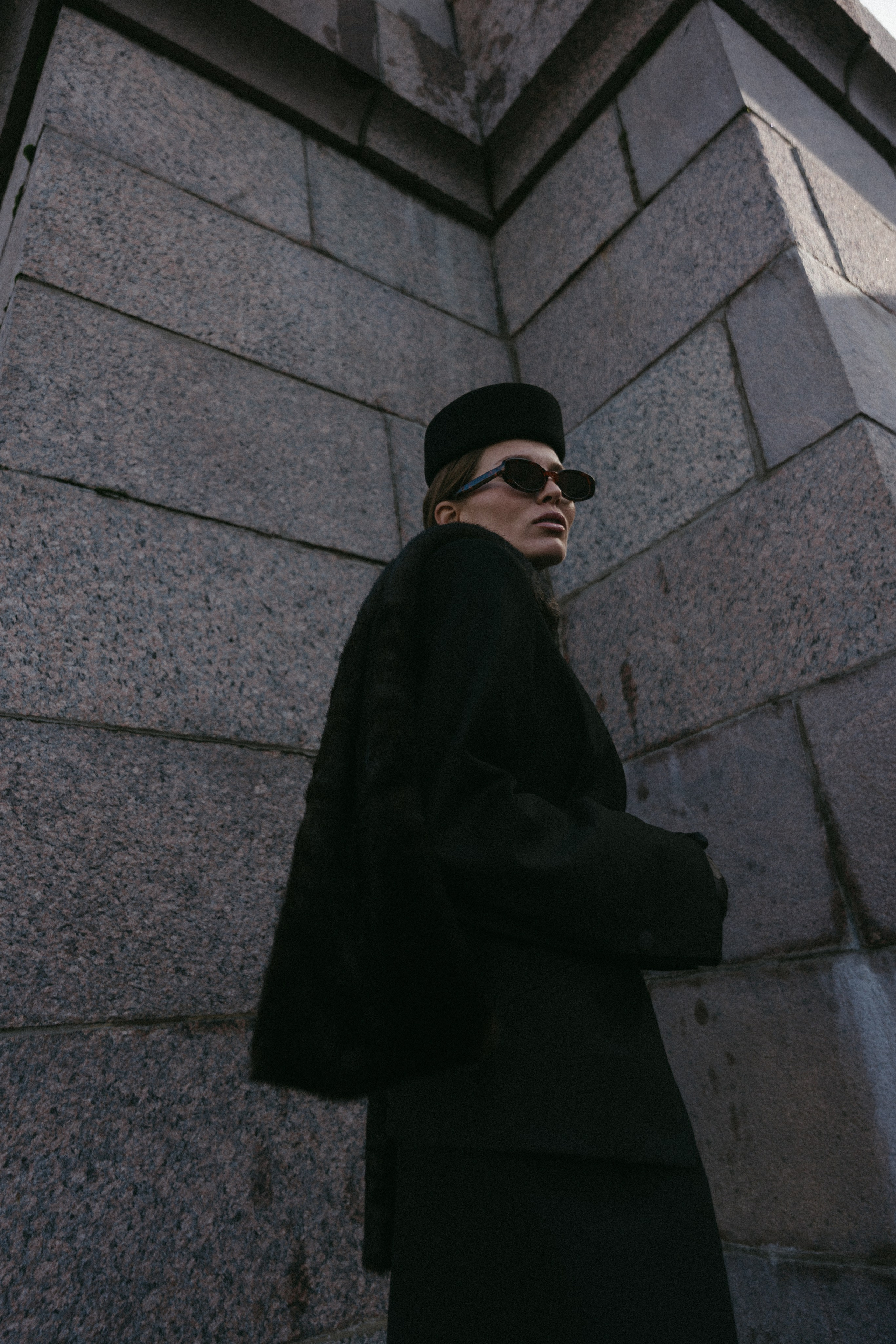 ЖЕНСКИЙ ПОРТРЕТ. О ЛЮБВИ НЕ ГОВОРЯТ.ЕЕ ПОКАЗЫВАЮТ