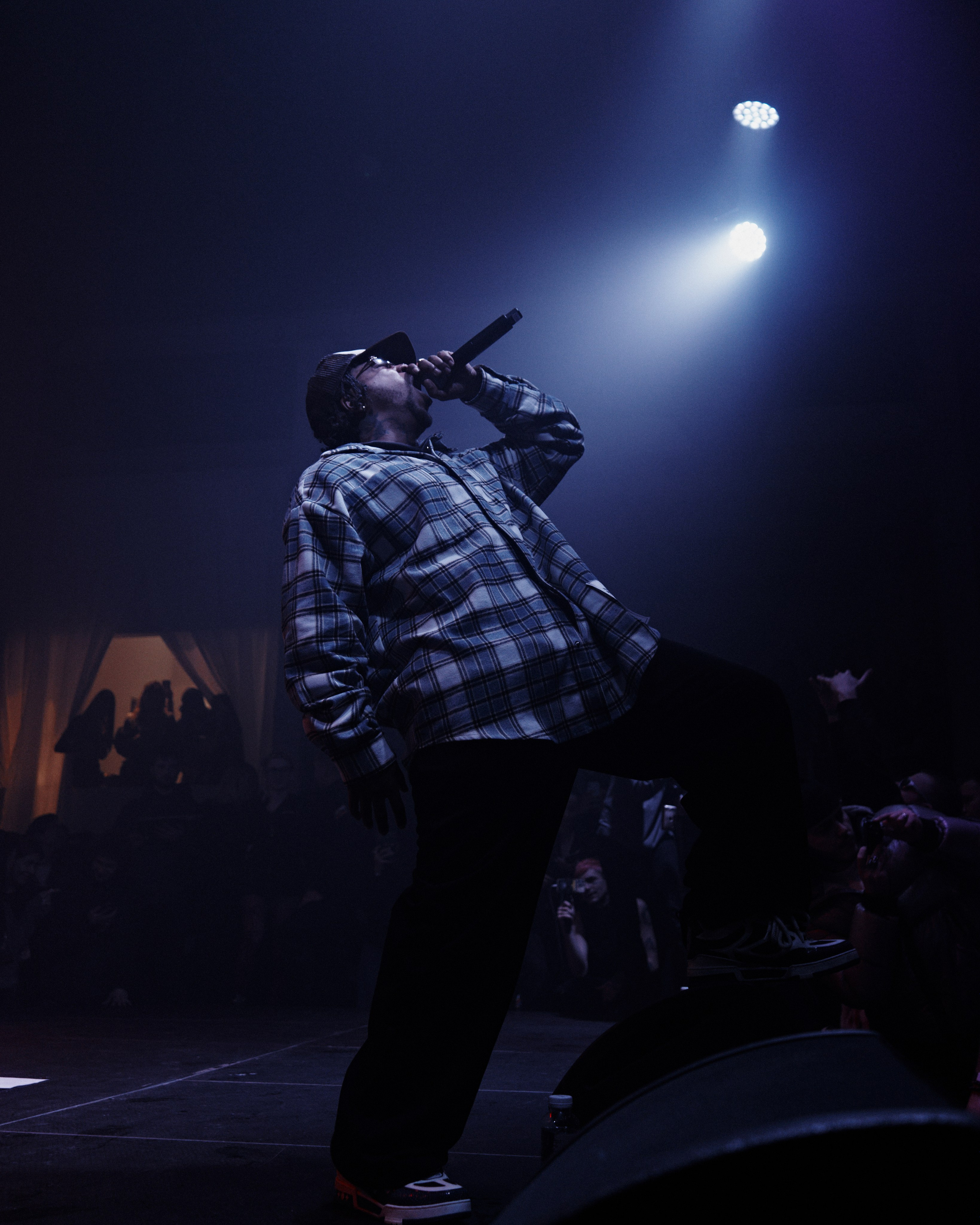 Azizi Gibson. NOIZOMAX Художественный фотограф в Дубай