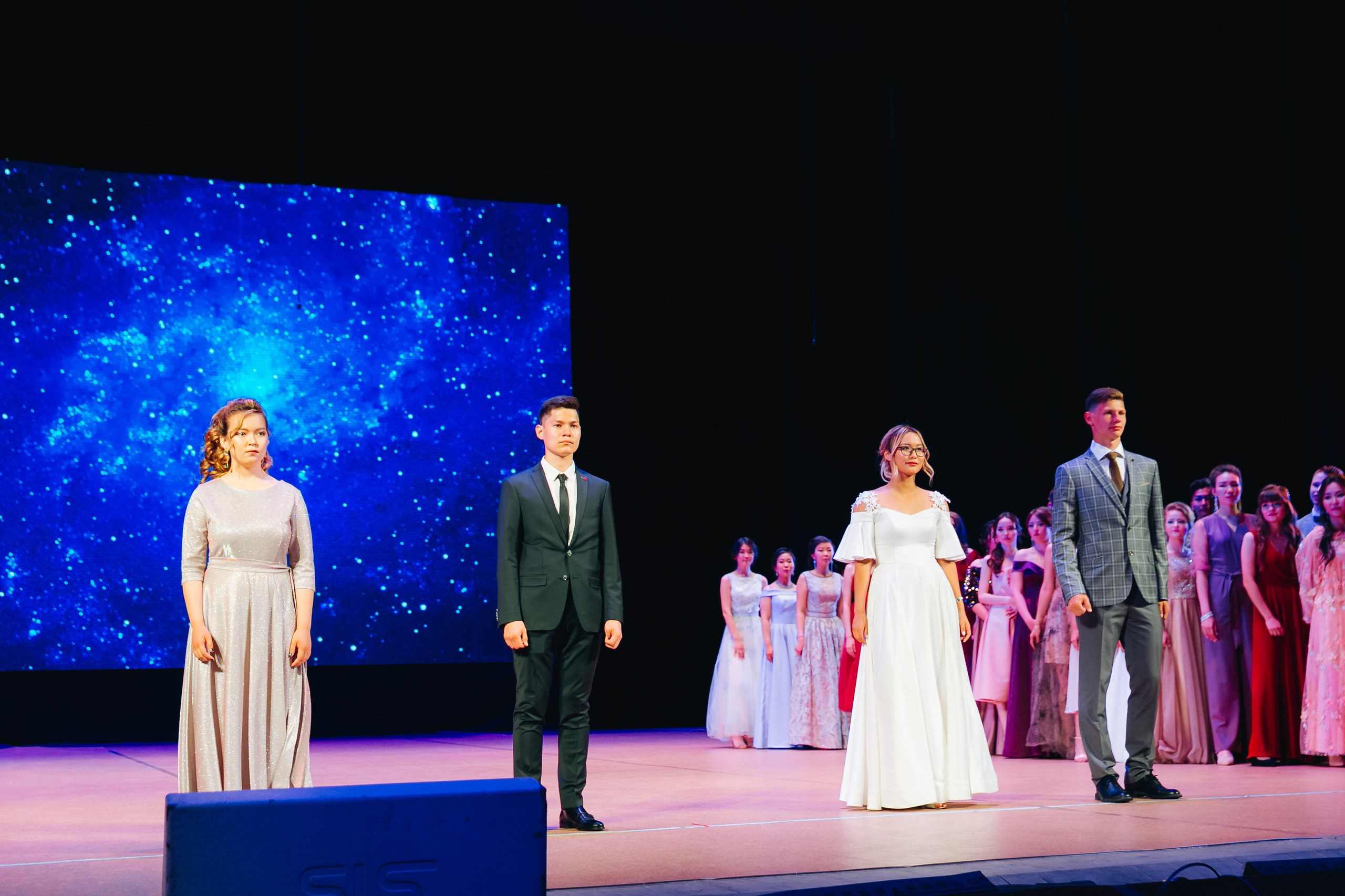 Вручение аттестатов 14 Гимназия. Свадебный и семейный фотограф в Улан-Удэ