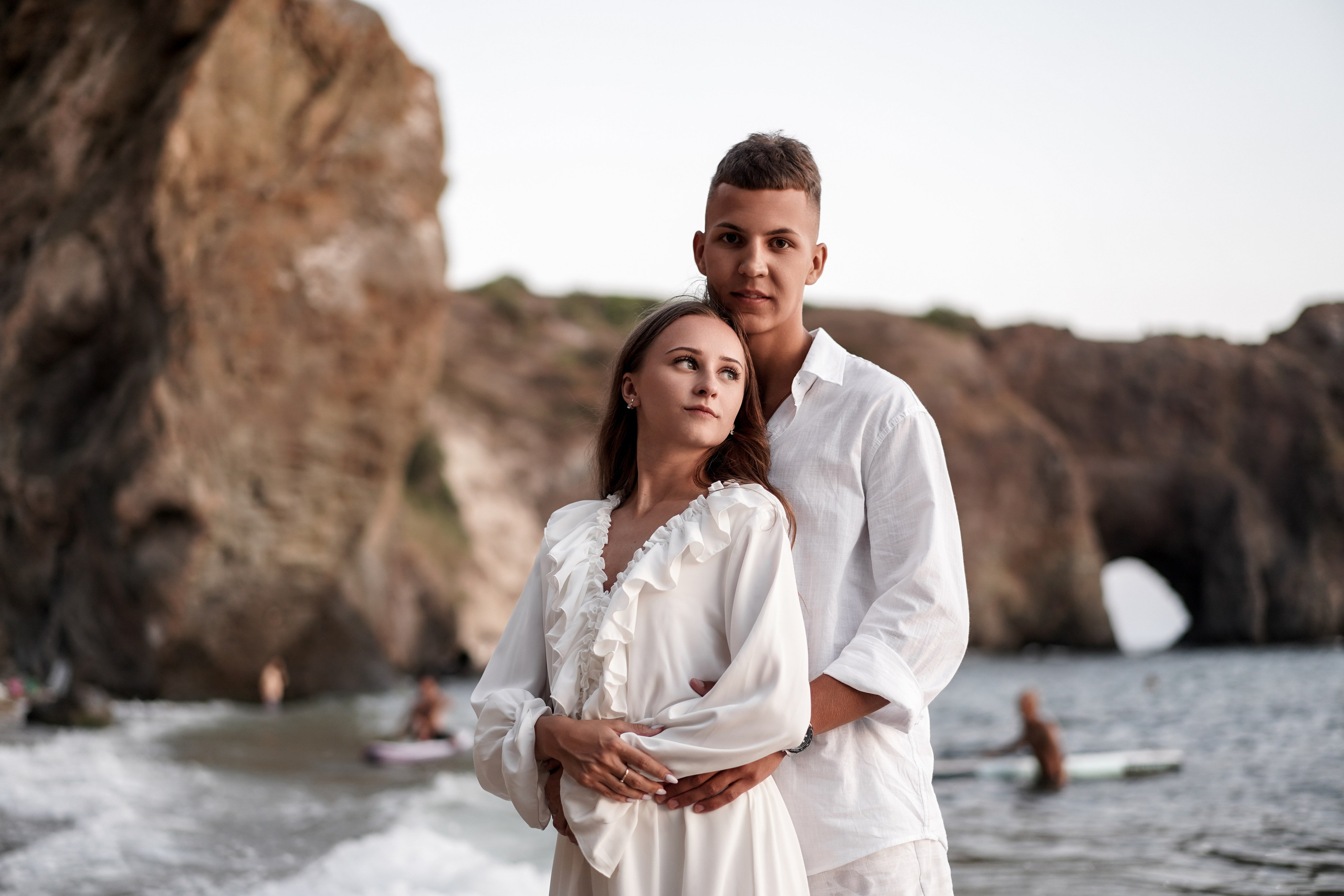 Матвей и Софья на фотосессии дикого пляжа Грот Дианы в Крыму. Свадебный фотограф в Ростове-на-Дону. Таинство Крещения и Венчания, семейные фотосессии. Алёна Чёботова