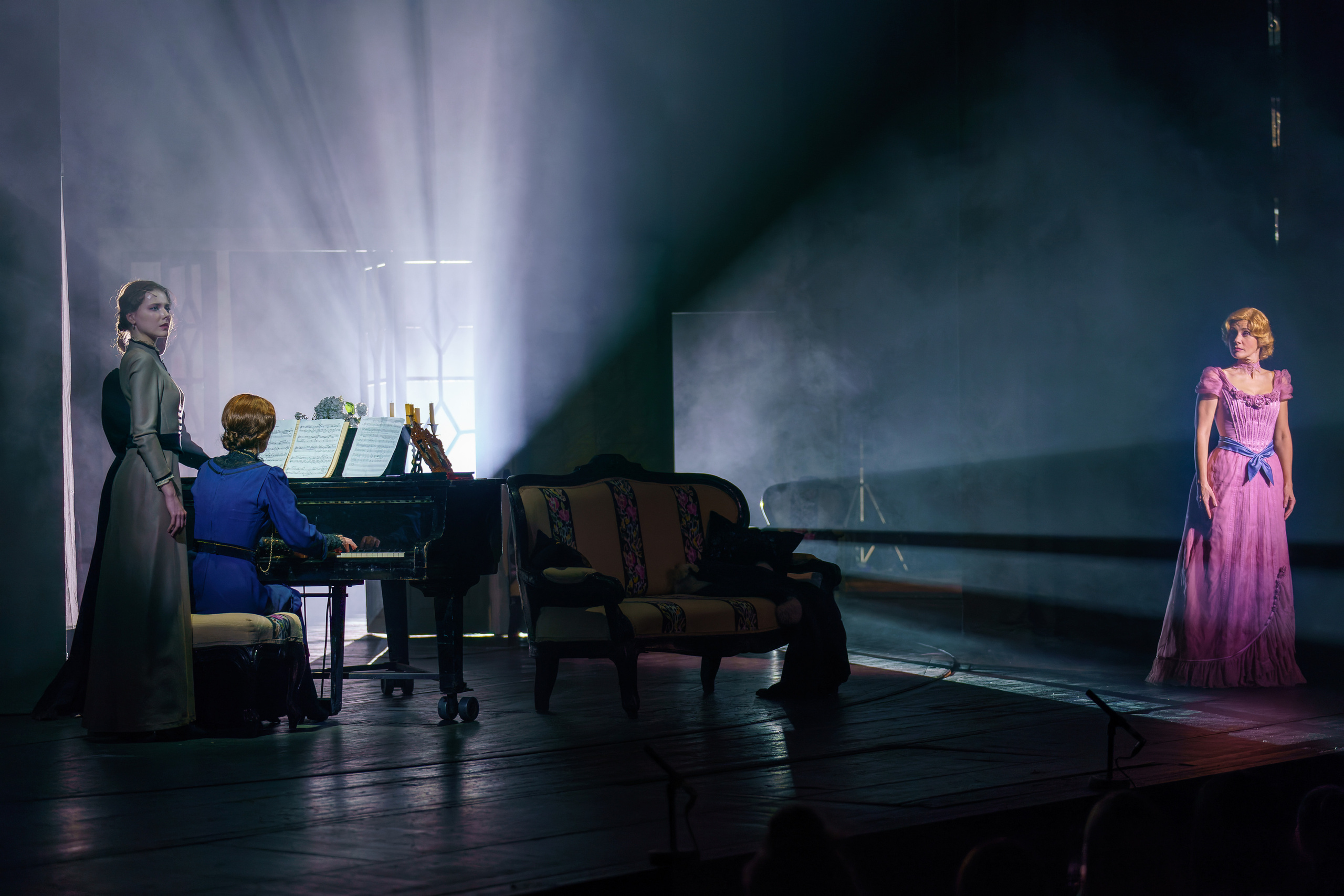 МХАТ Горького: Розовое платье Пресс показ 7 октября 2021 года. Сайт фотографа Сергея Абрамова