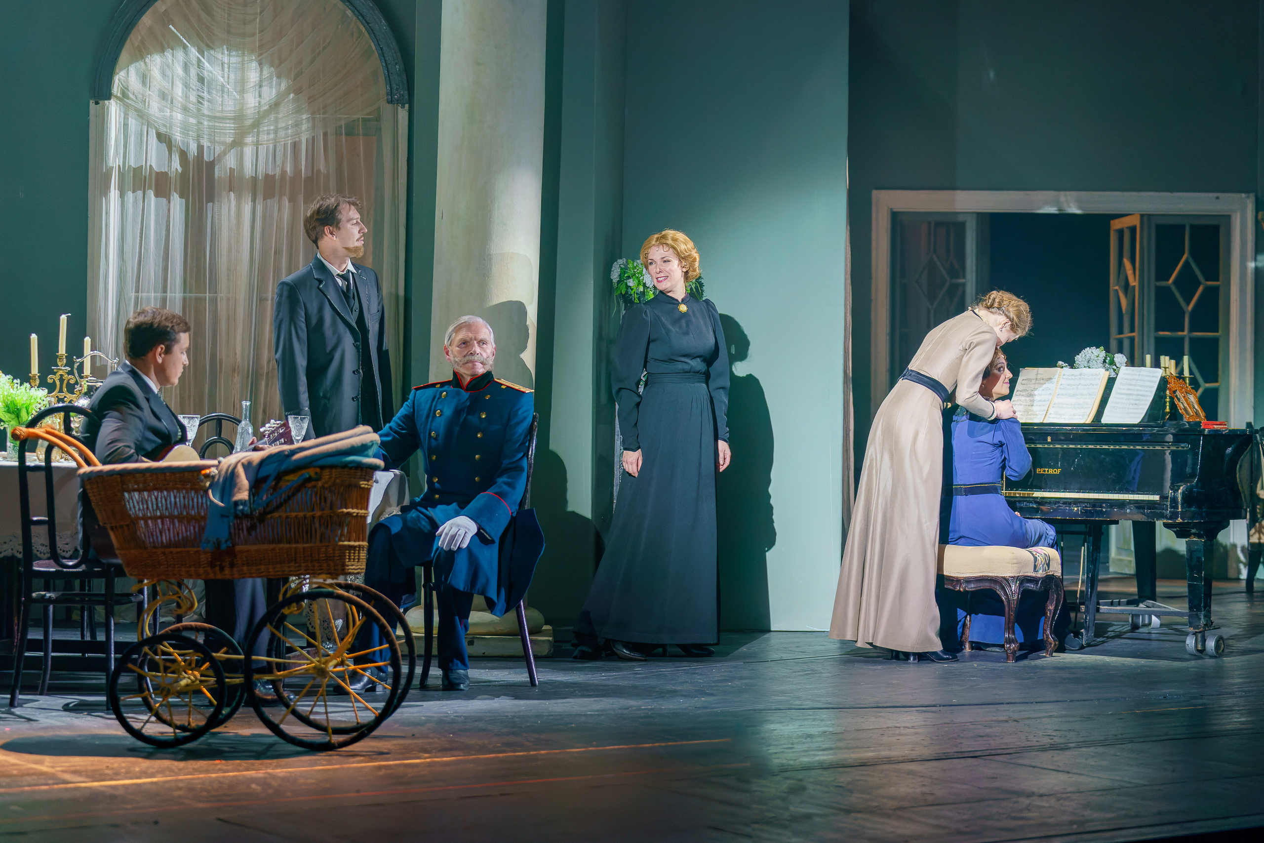 МХАТ Горького: Розовое платье Пресс показ 7 октября 2021 года. Сайт фотографа Сергея Абрамова