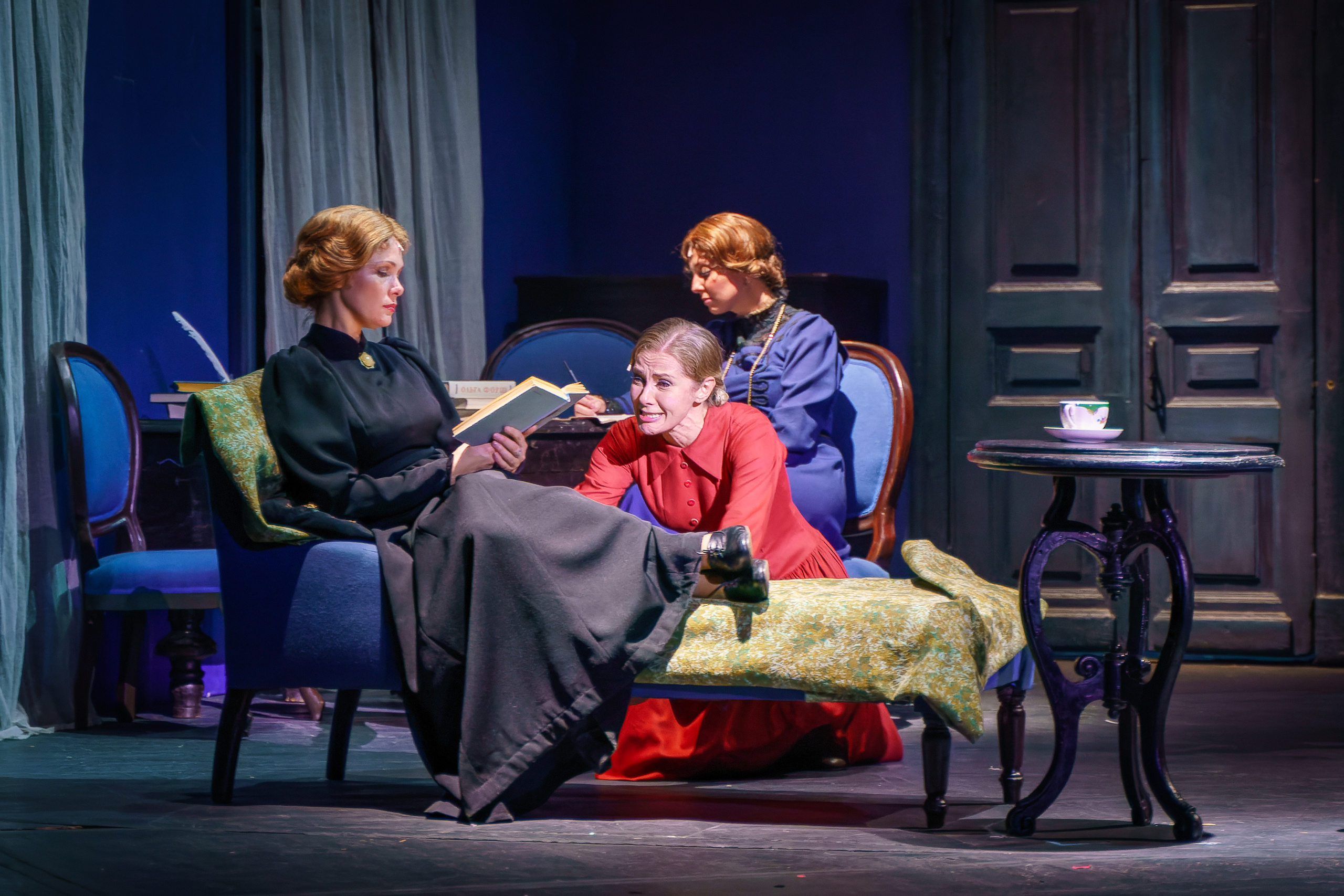 МХАТ Горького: Розовое платье Пресс показ 7 октября 2021 года. Сайт фотографа Сергея Абрамова