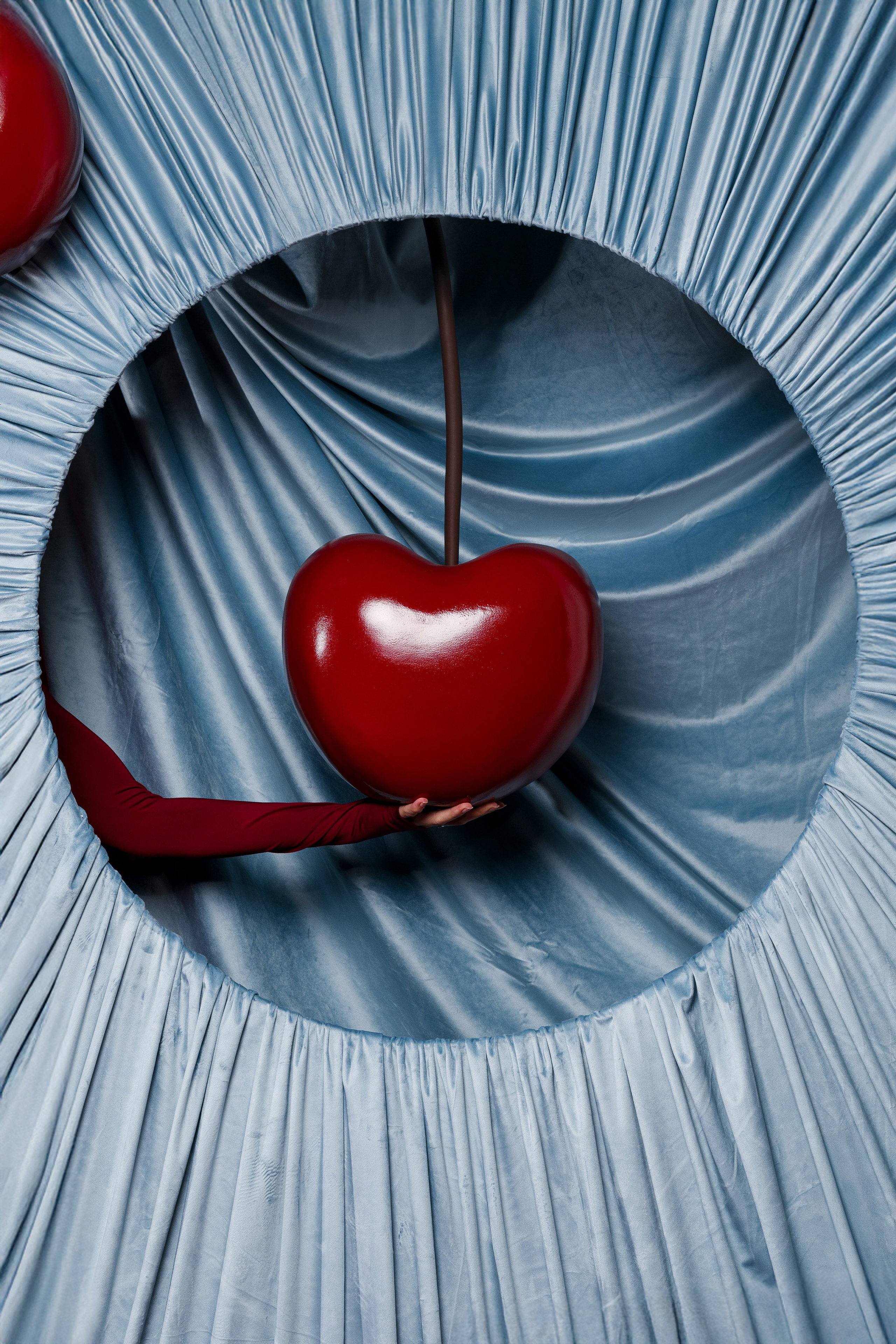 Фотосссия с вишнями. Детский студийный фотограф Сочи