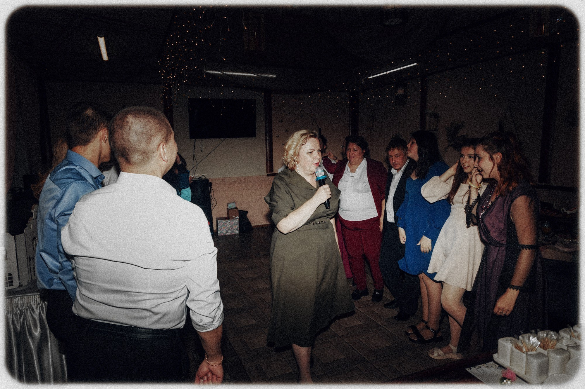 Илья и Виктория свадебный банкет в кафе. Свадебный и семейный фотограф в г. Волхов Алексей Кочерыжкин