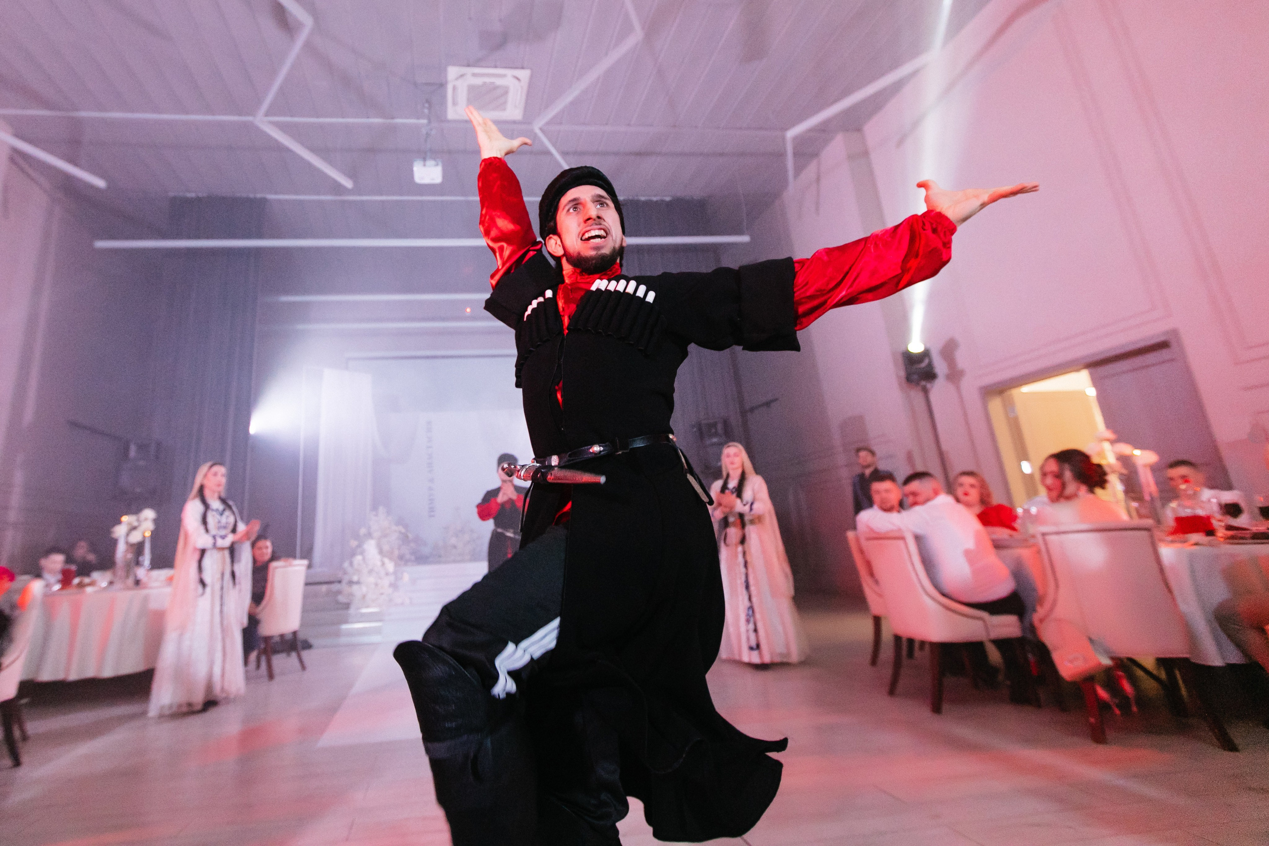 Тимур + Анастасия. Роман Урумбаев фотограф Нижневартовск