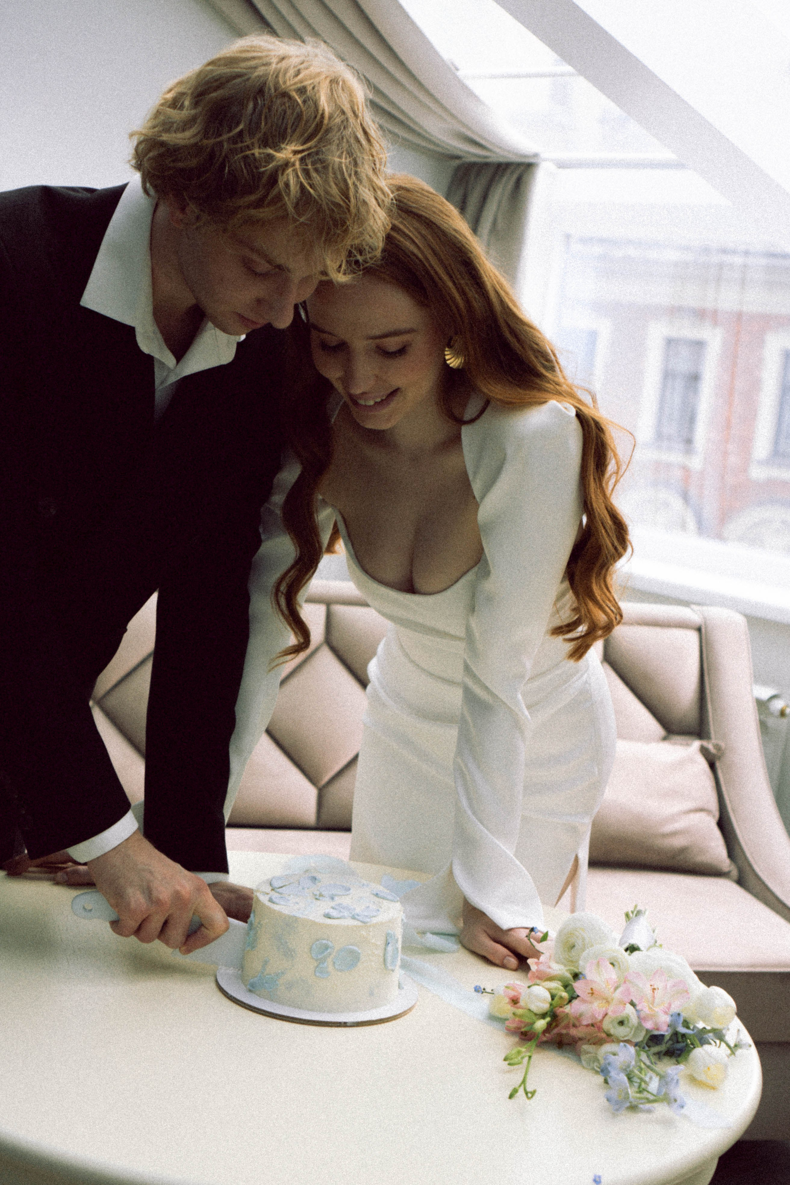 СВАДЕБНАЯ СЬЕМКА В ОТЕЛЕ. СБОРЫ ЖЕНИХА И НЕВЕСТЫ И ТАКЖЕ ТОР И ПОДГОТОВКА К ПРОГУЛКЕ. Профессиональный фотограф, Санкт-Петербург — Виктория Богомолова