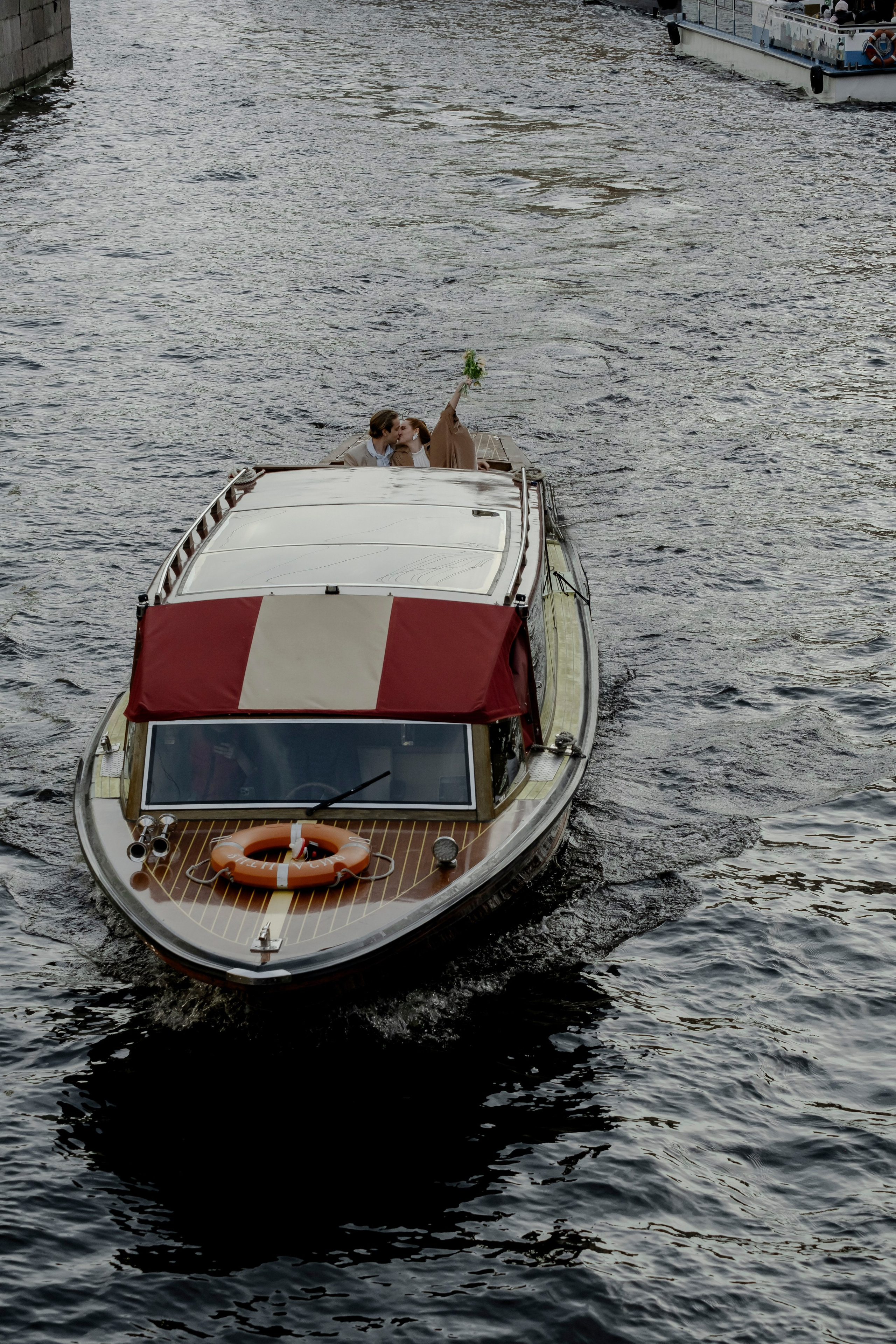 СВАДЕНБНАЯ СЬЕМКА НА КАТЕРЕ ПО КАНАЛАМ САНКТ-ПЕТЕРБУРГА И В АКВАТОРИИ НЕВЫ. Профессиональный фотограф, Санкт-Петербург — Виктория Богомолова