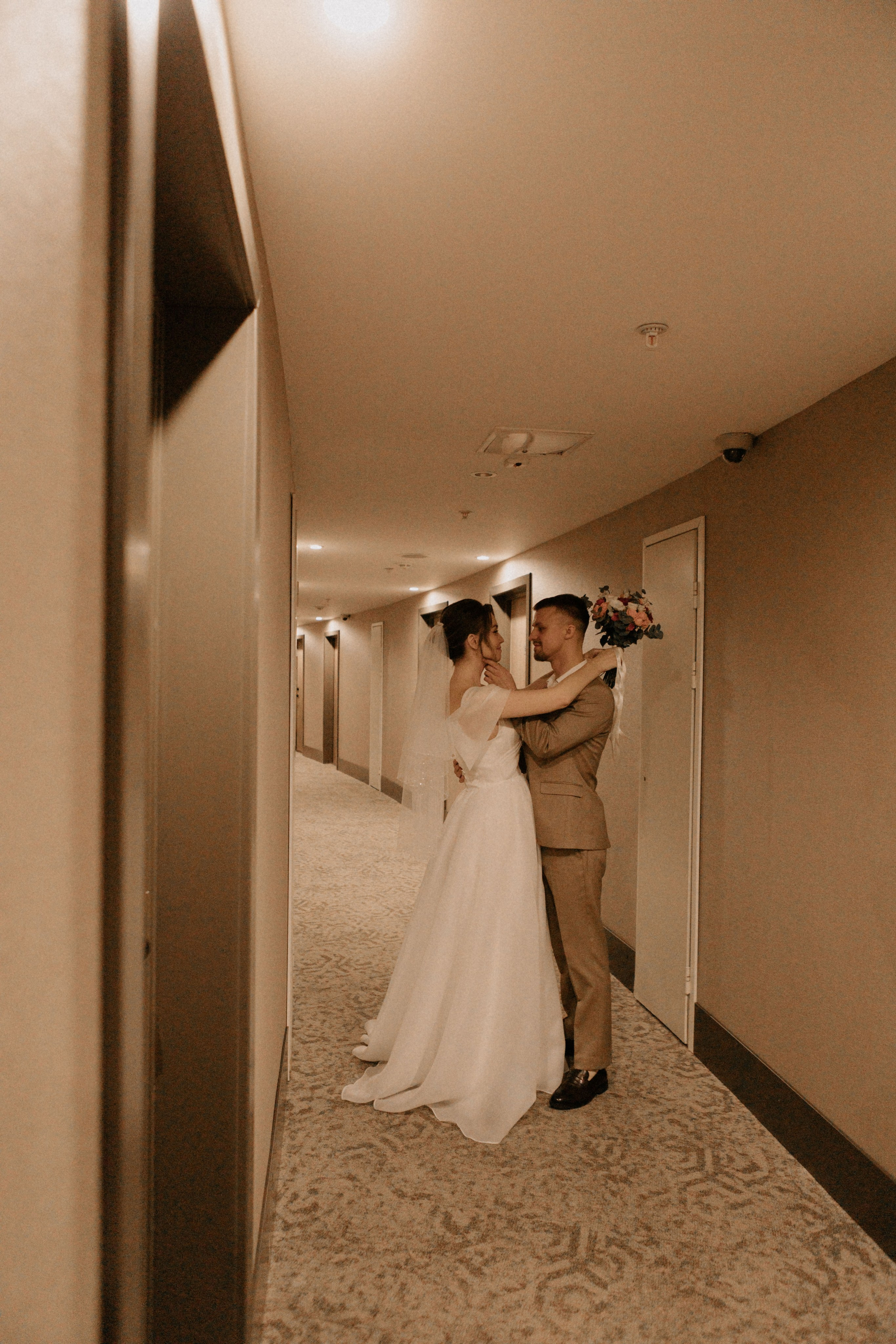 Ксюша и Илья. Утро в отеле роспись в Birds. Свадебный и портретный фотограф в Москве Анастасия Масюк