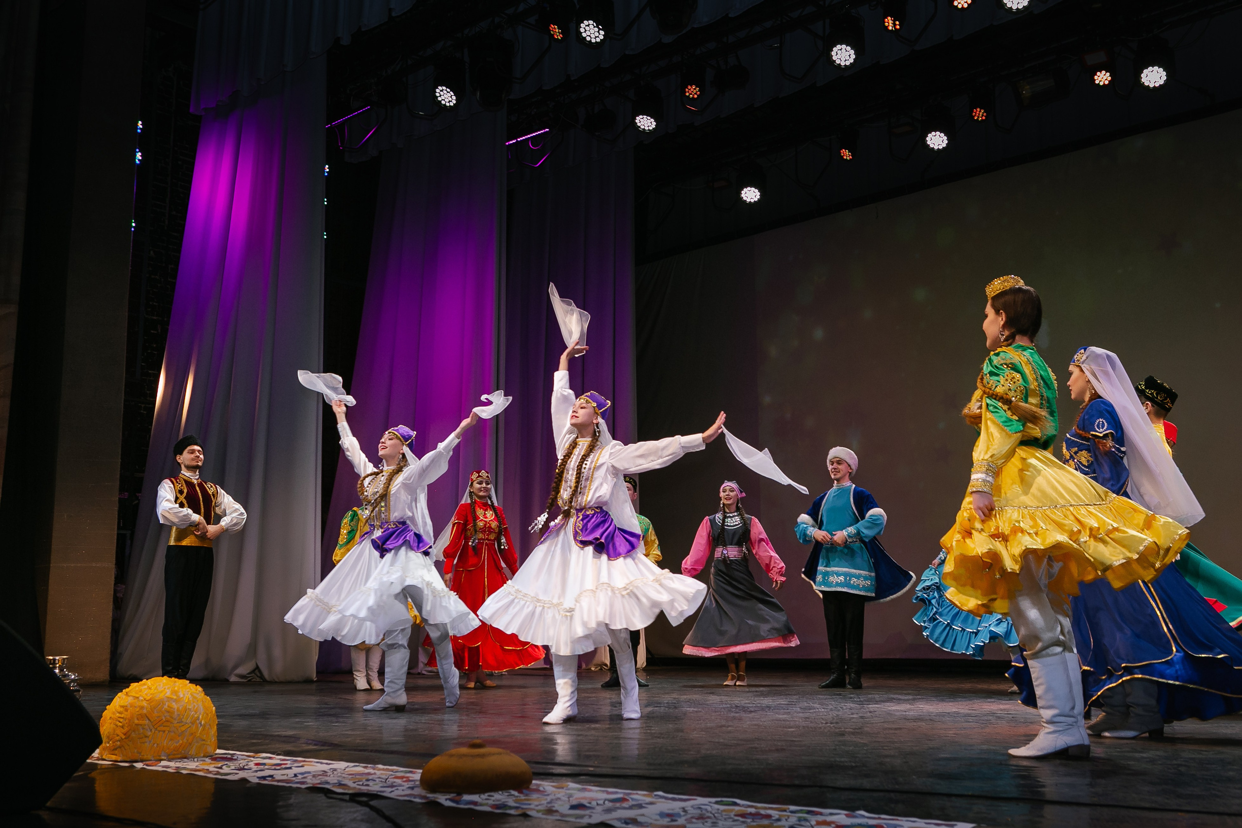 Межрегиональный фестиваль «Сибирские звезды». Контент фотограф, съемка для маркетплейсов, фуд съемка и репортажи в Новосибирске Ралия Галеева
