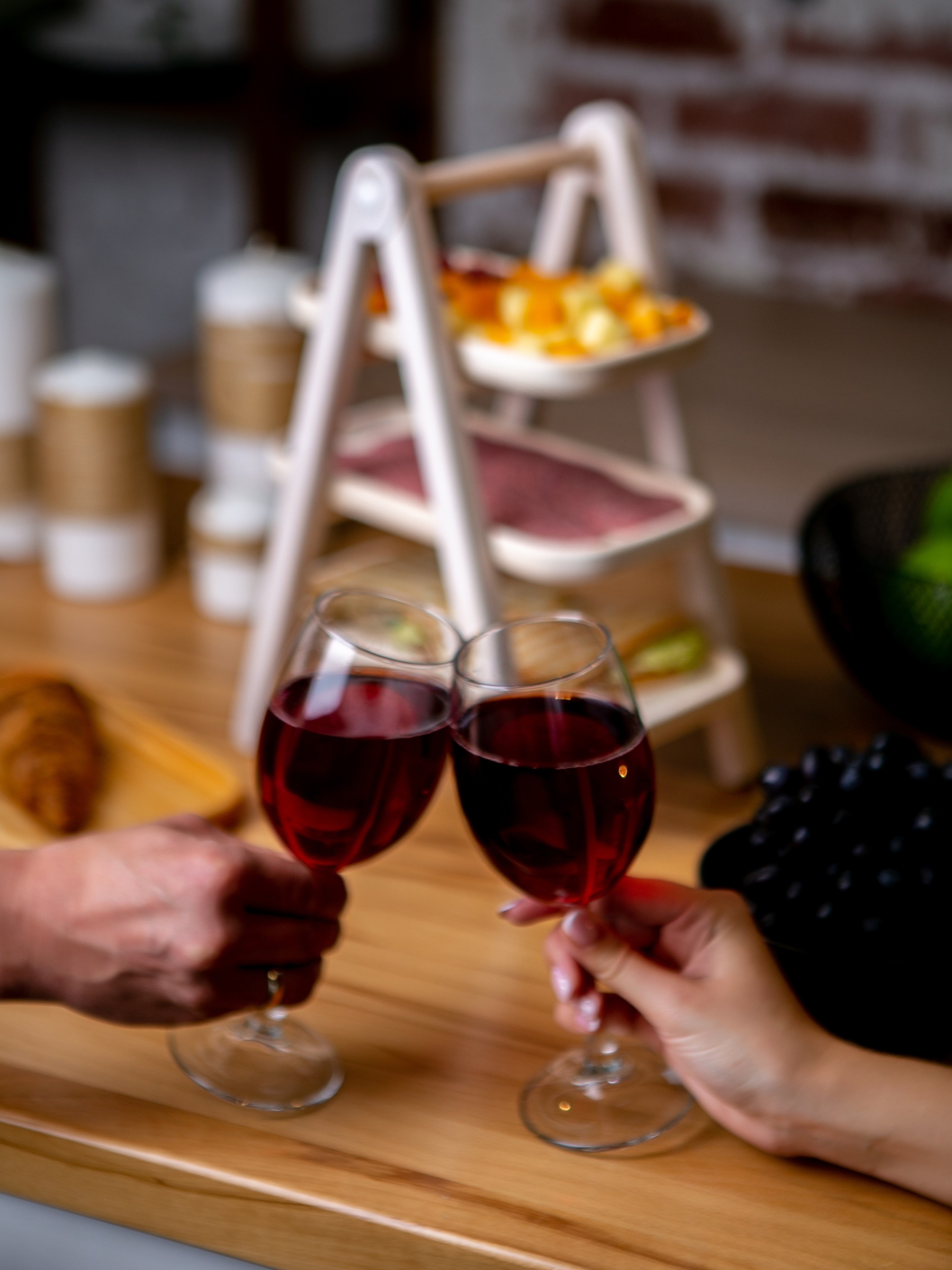 Подносы и этажерки. Контент фотограф, съемка для маркетплейсов, фуд съемка и репортажи в Новосибирске Ралия Галеева