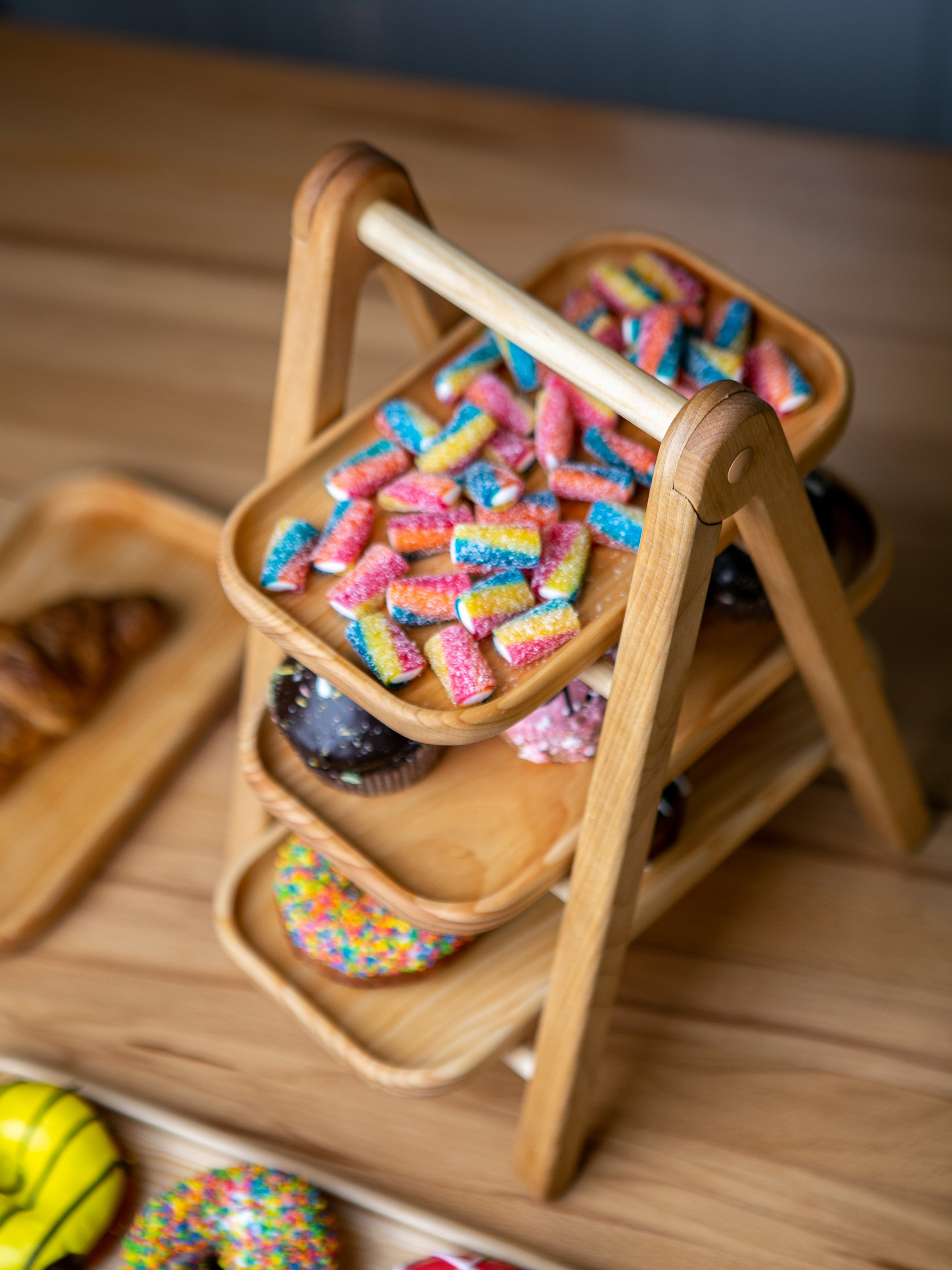 Подносы и этажерки. Контент фотограф, съемка для маркетплейсов, фуд съемка и репортажи в Новосибирске Ралия Галеева