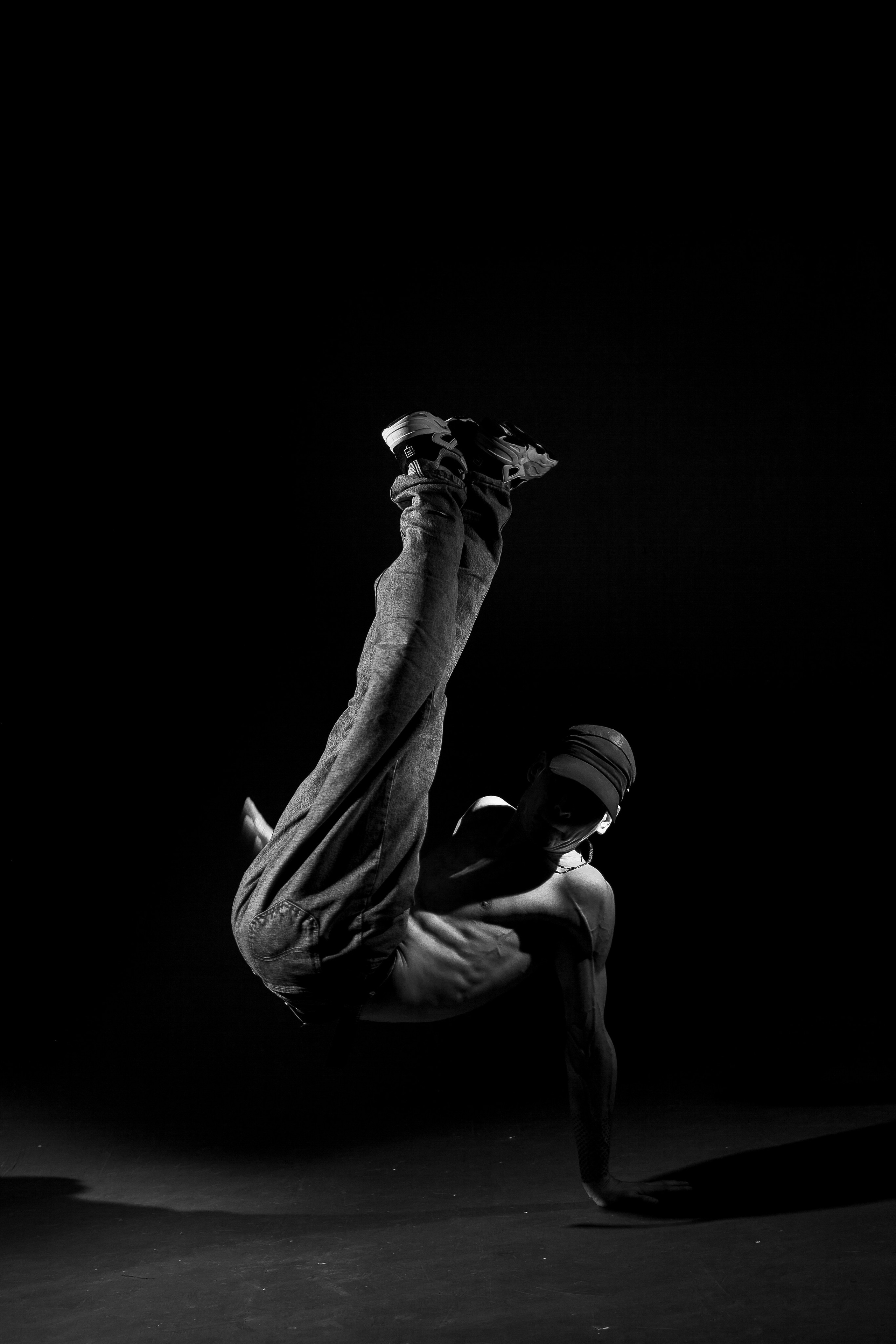 Борислав. Танцор брейкданса. Психолог с фотоаппаратом Зимина Оксана