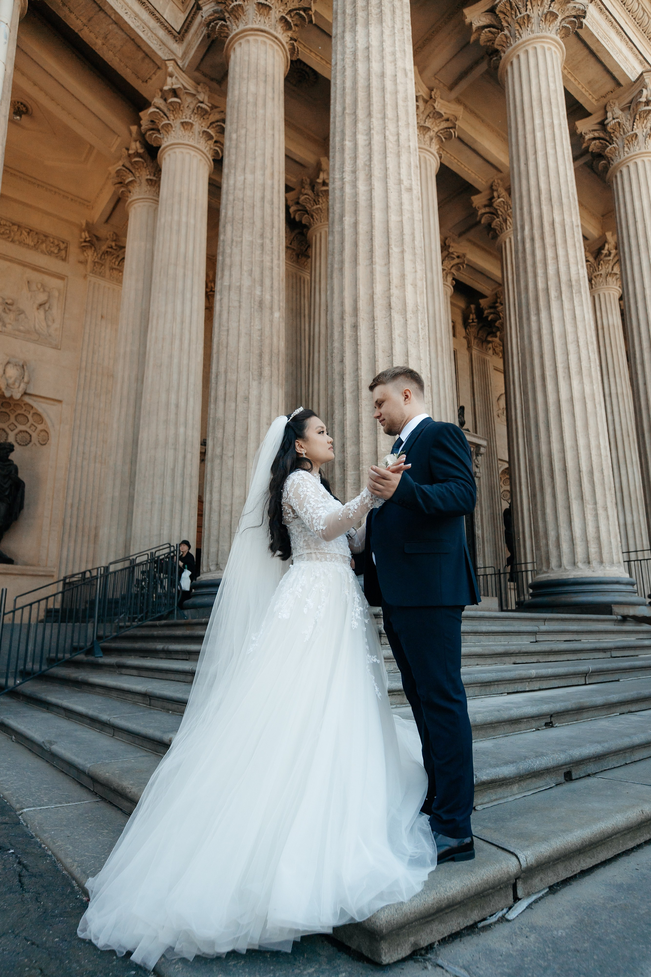 Красивые места для свадебной фотосессии летом в Санкт-Петербурге. Свадебный фотограф Александр Невский в Санкт-Петербурге