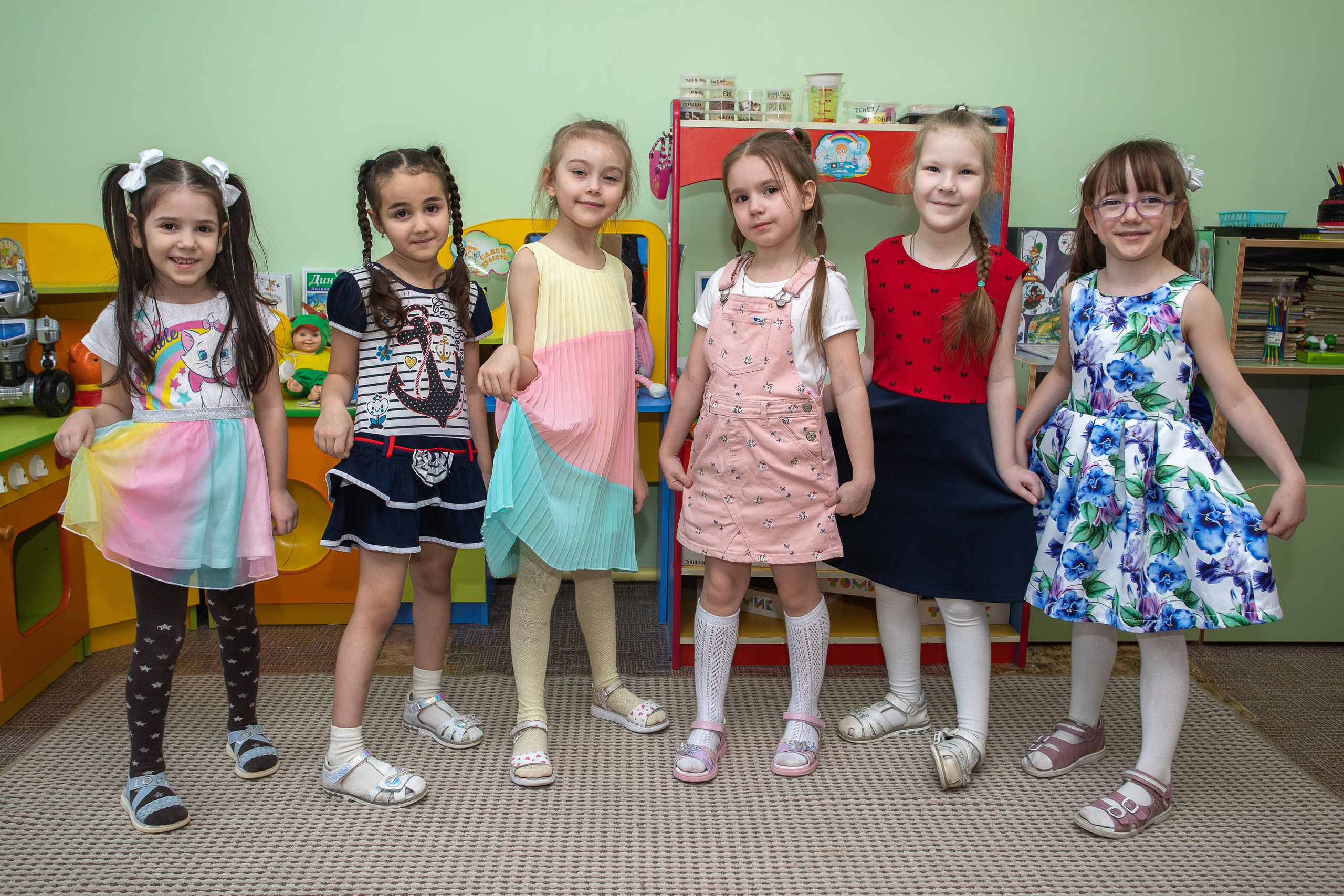 Сюжетные фотографии. Выпускные альбомы и фильмы