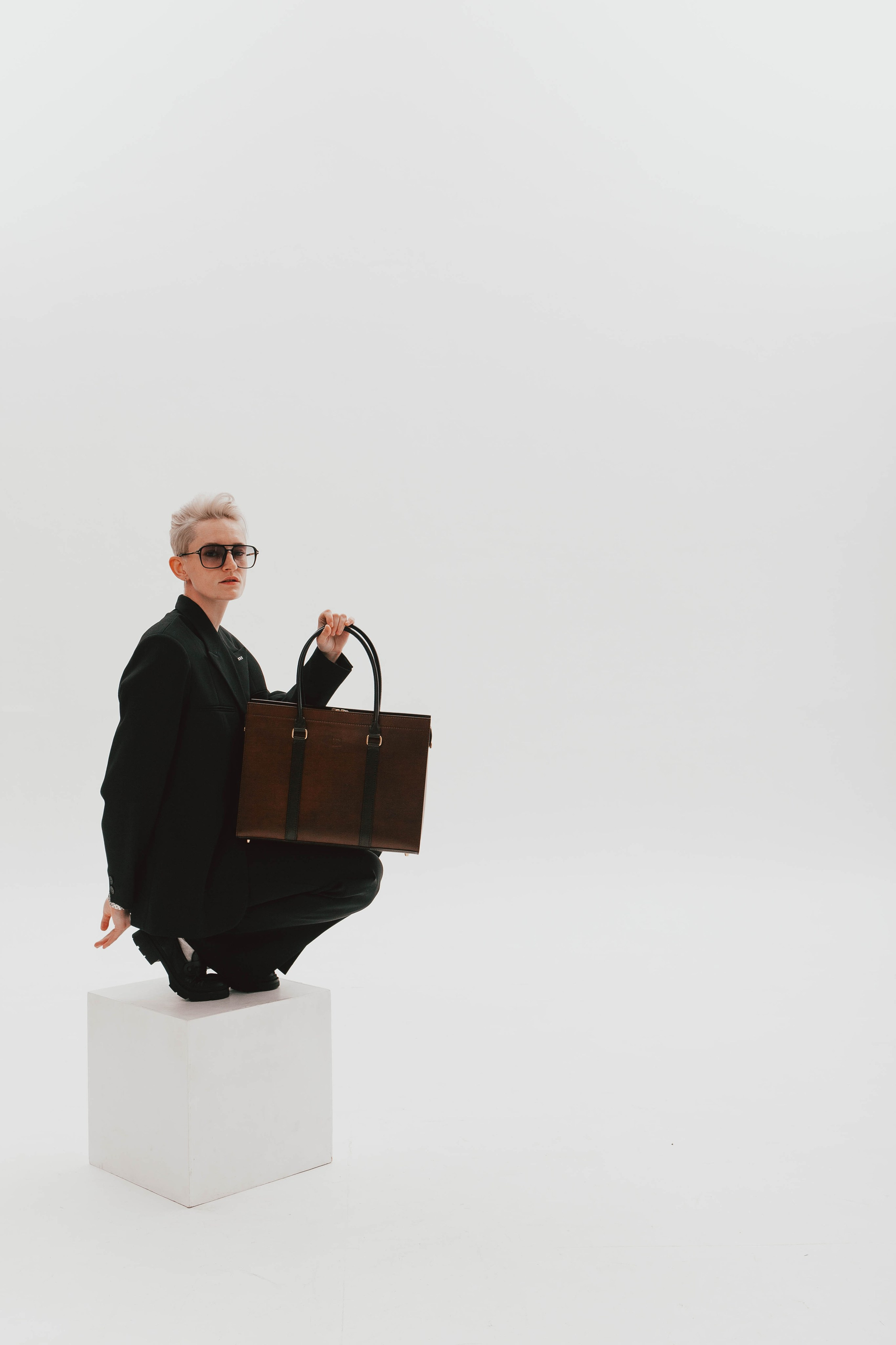 Анна Гречаная и изделие Дана Настаса 💼. Фотограф Ольга Крукле