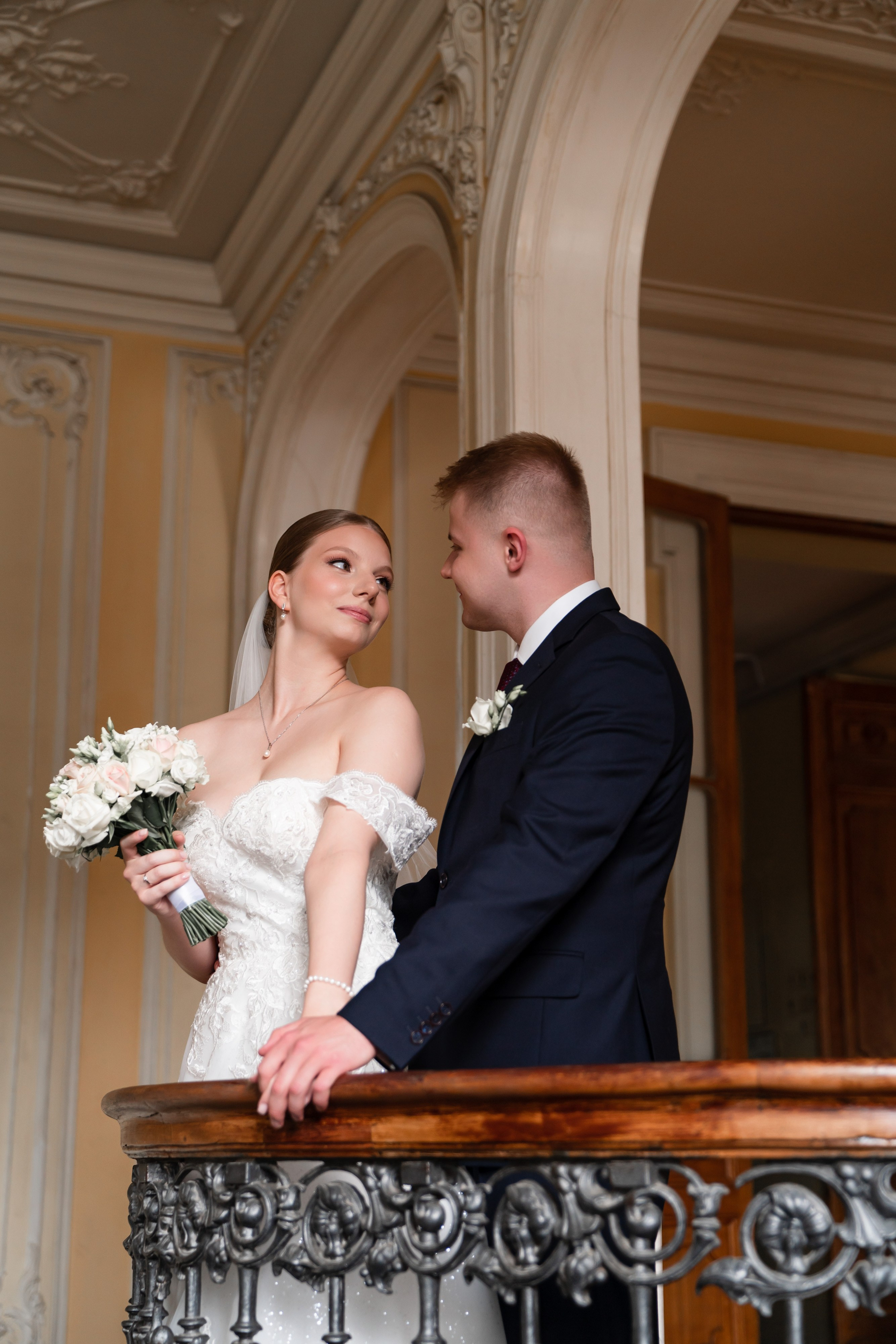 Фотосессия в библиотеке-читальне имени А. С. Пушкина. Свадебный фотограф Вера Климова