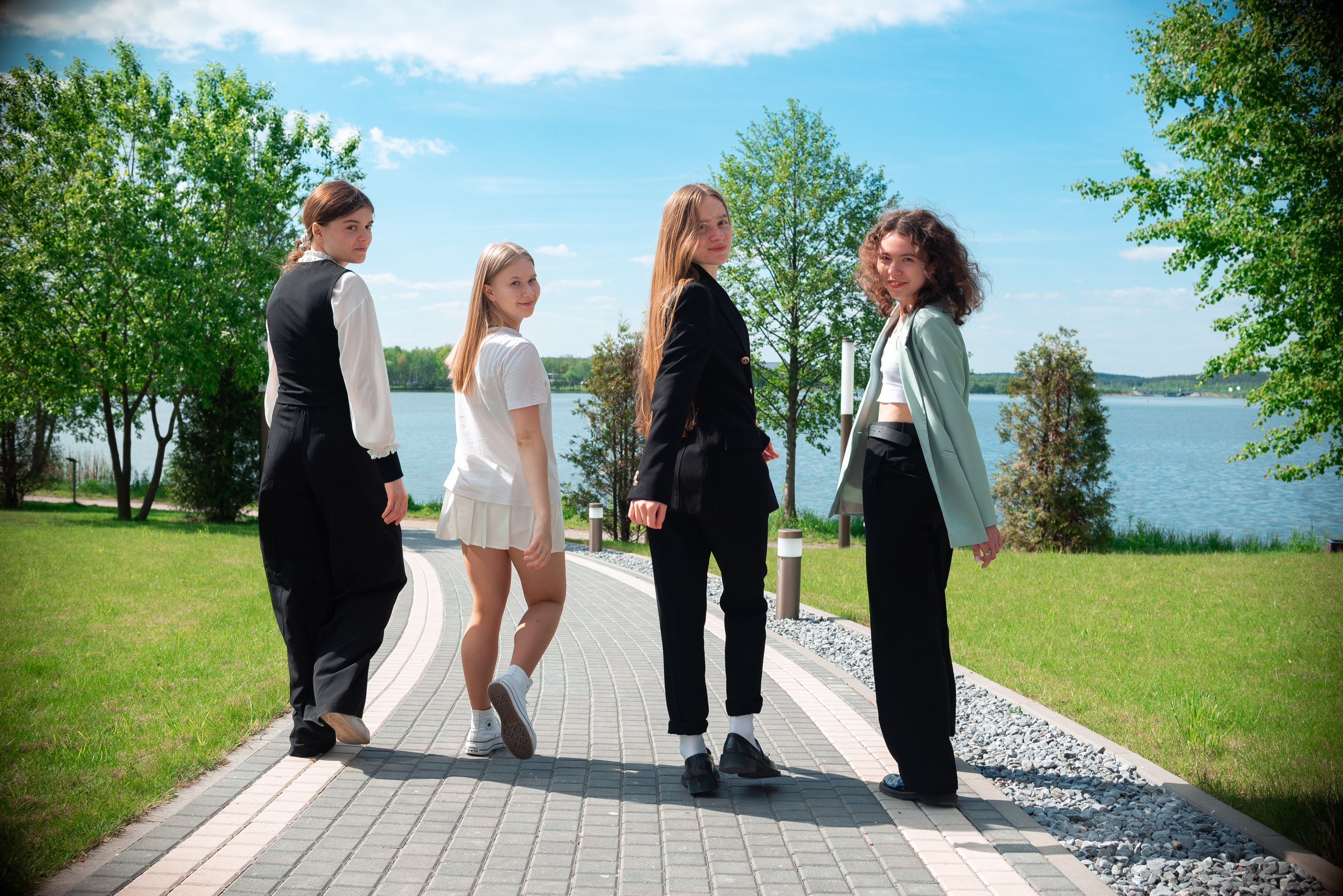 Выпускные альбомы 11 класс. Семейный фотограф на выписку из роддома и крещение Минск Настя Гришук