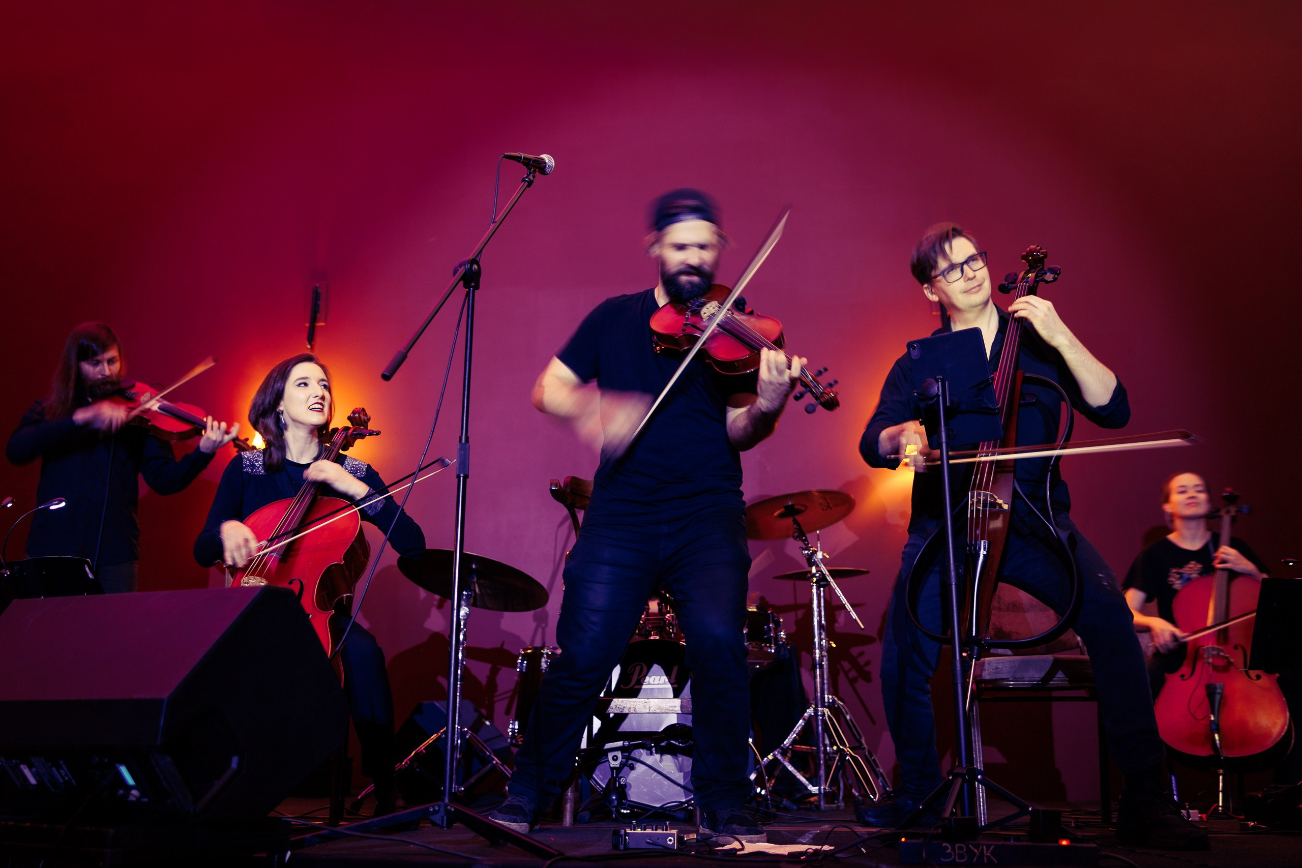 Концерт ATOMIC CELLOS в пространстве FREEDOM. Фотограф в Санкт-Петербурге — Сергей Петров