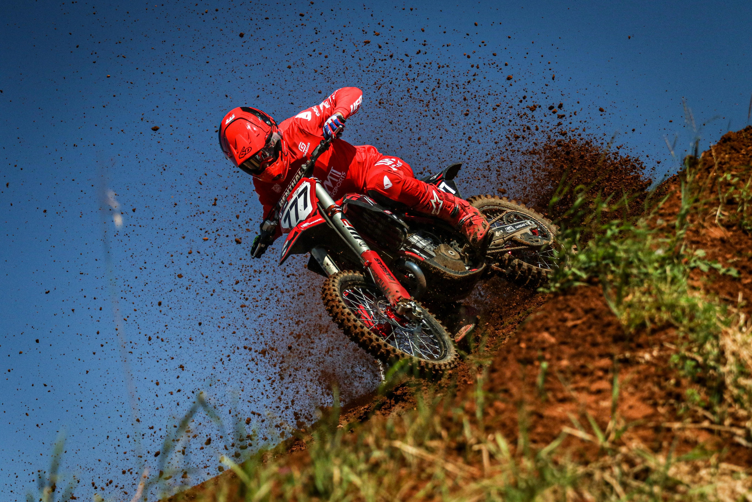 Известный мотогонщик Евгений Бобрышев вернулся в Россию и теперь на родине будет развивать мотокросс