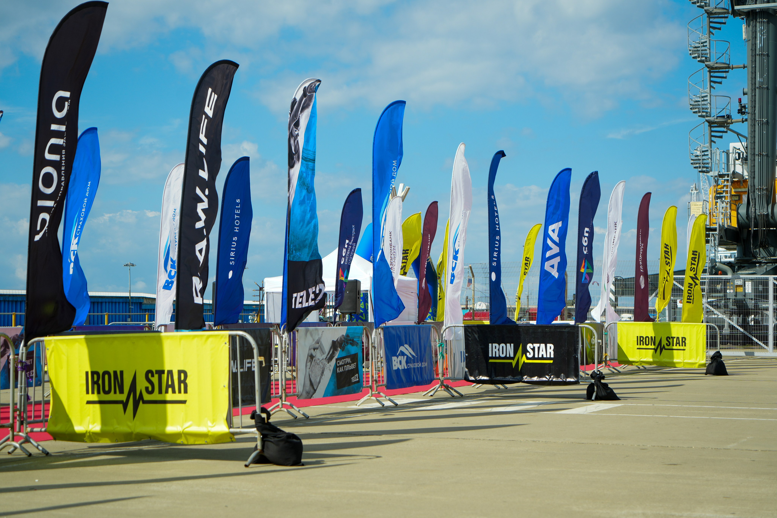 Фотоотчет партнерской интеграции для компании TELE2 на фестивале Ironstar. Репортажный фотограф в Красной Поляне и Сочи Павлюченко Екатерина