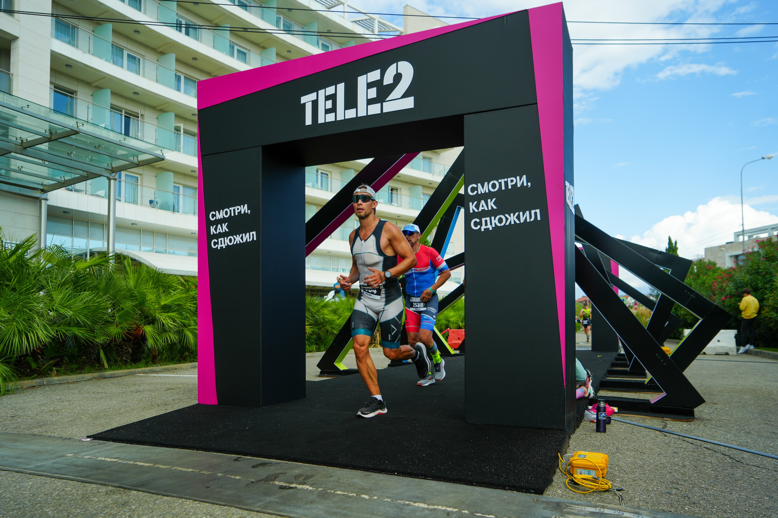 Фотоотчет партнерской интеграции для компании TELE2 на фестивале Ironstar. Репортажный фотограф в Красной Поляне и Сочи Павлюченко Екатерина