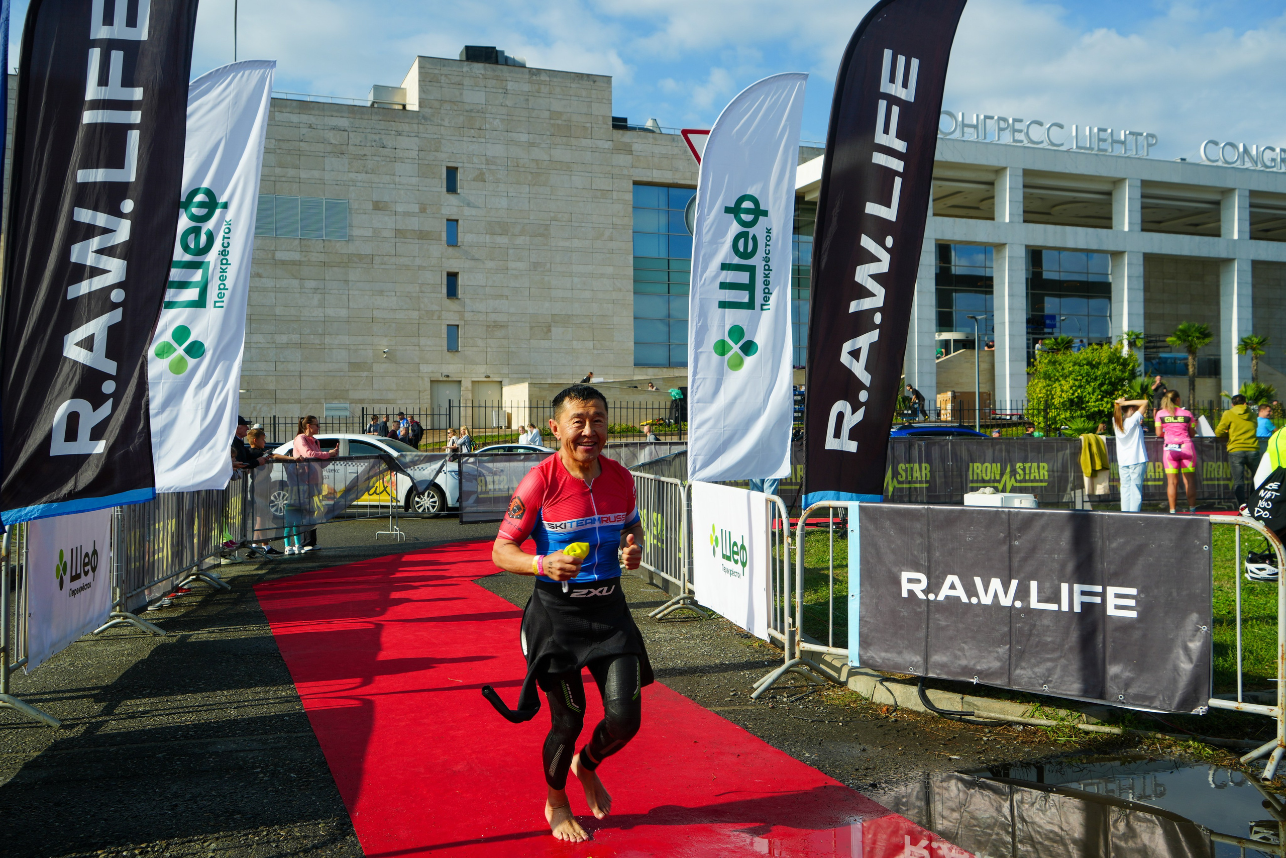 Фотоотчет партнерской интеграции для компании TELE2 на фестивале Ironstar. Репортажный фотограф в Красной Поляне и Сочи Павлюченко Екатерина