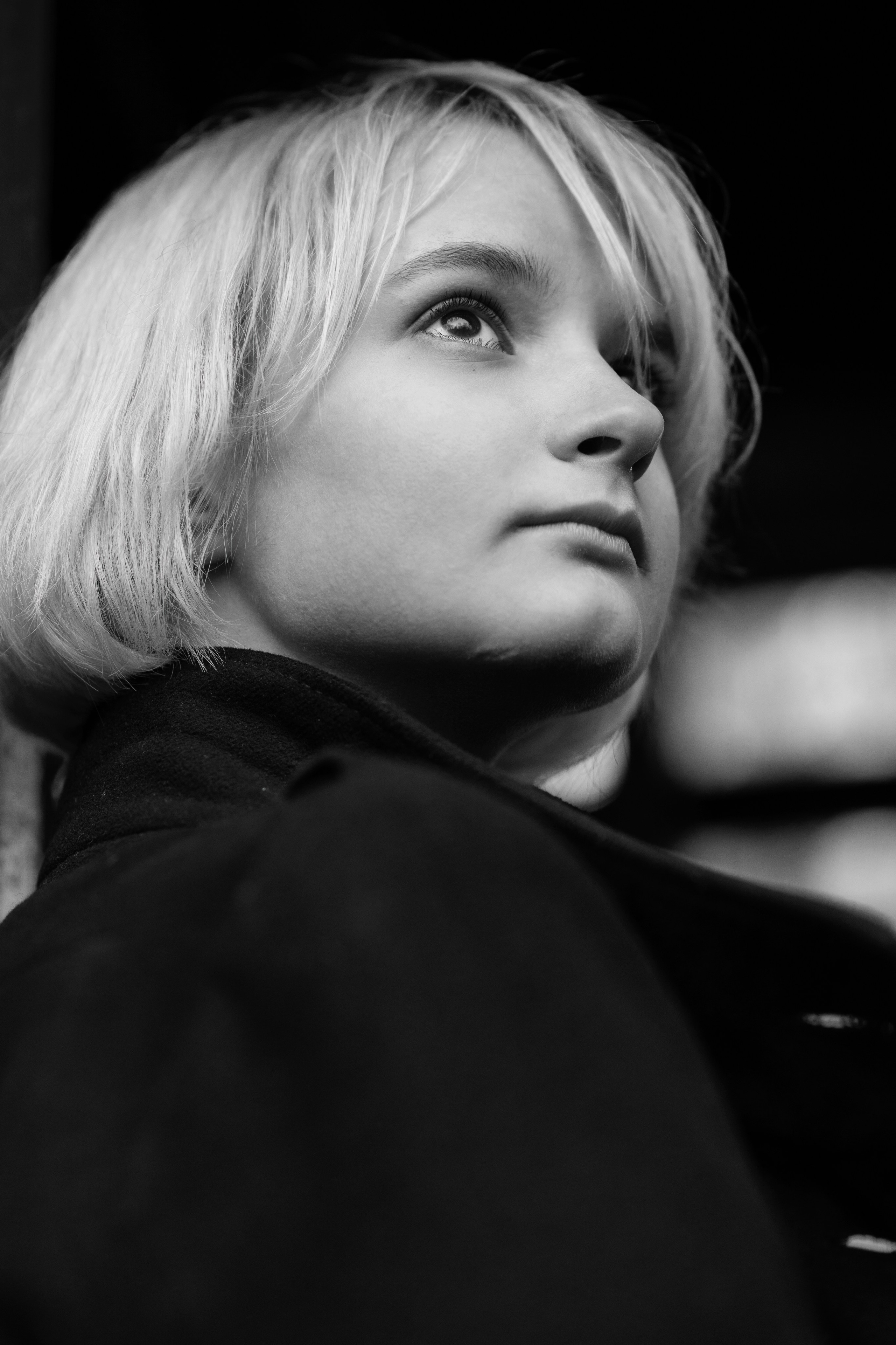 Фотосессия девочки подростка в осеннем саду. Главная