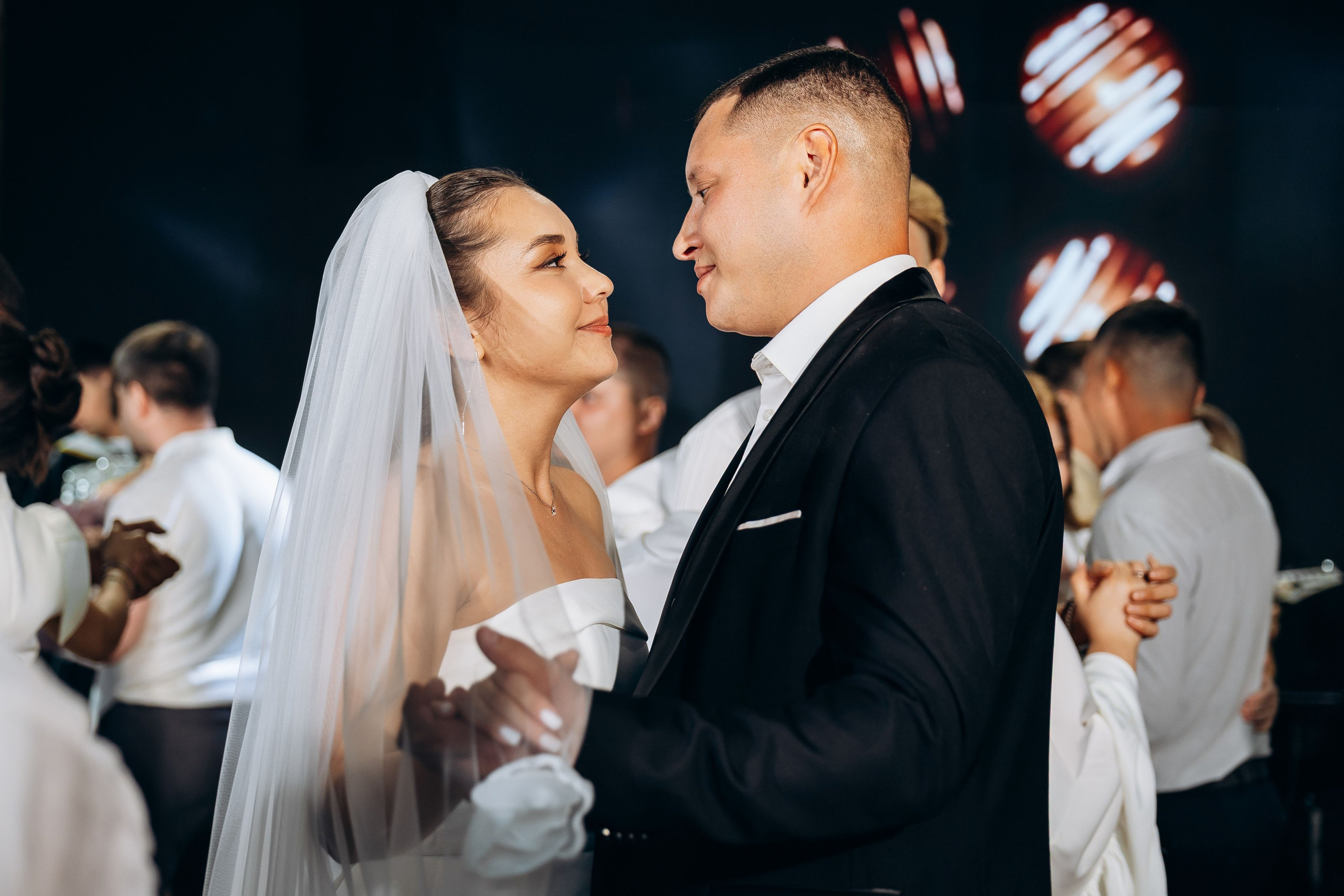 свадебный банкет в Казани.  Татарская кавер-группа MINGAZOV. Площадка Веранда Лес. Свадебный фотограф Казань