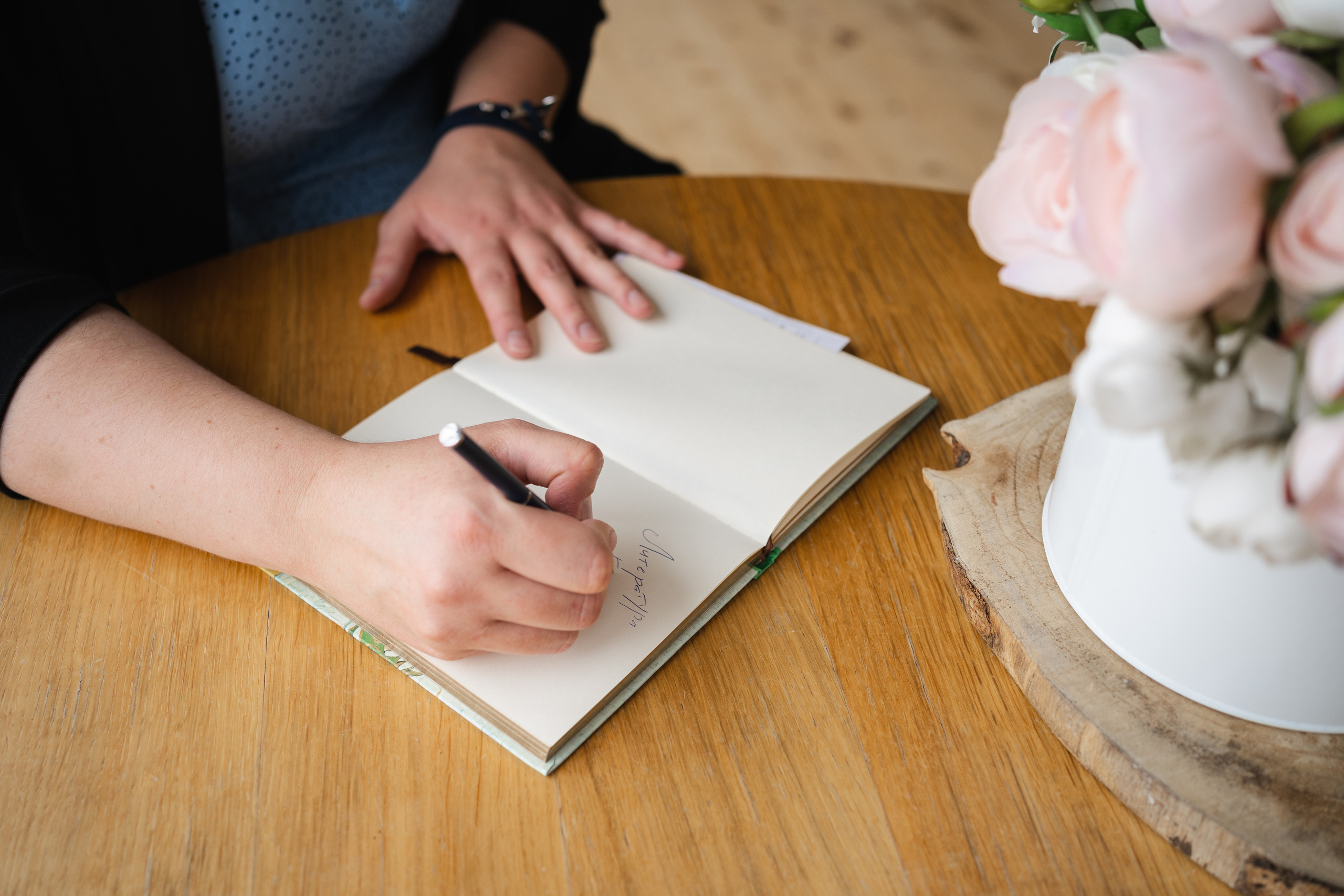 Съёмка контента для преподавателя литературы. Предметный фотограф Санкт-Петербург