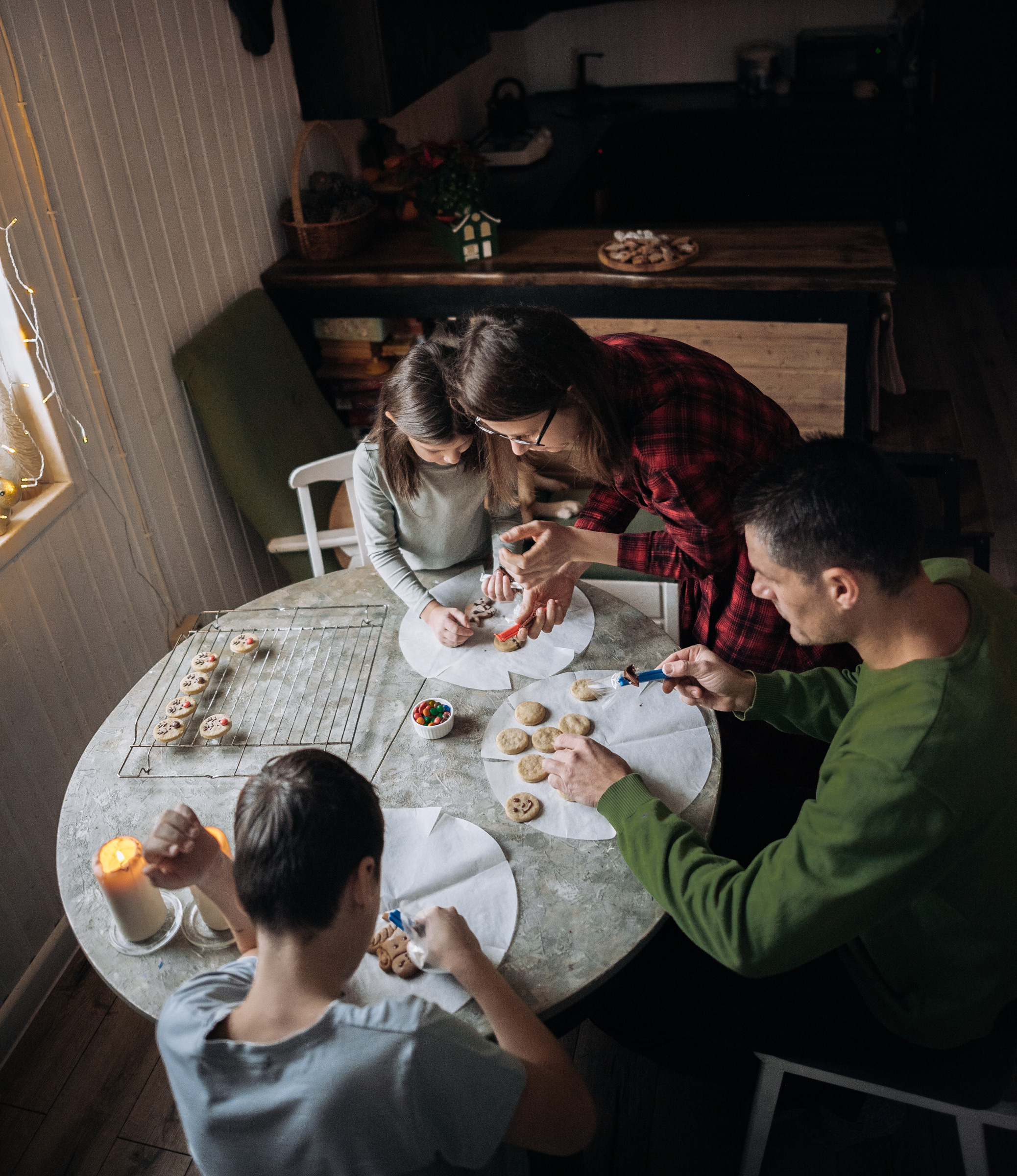 Вся семья в сборе, пекут печенье. Предметный фотограф Санкт-Петербург