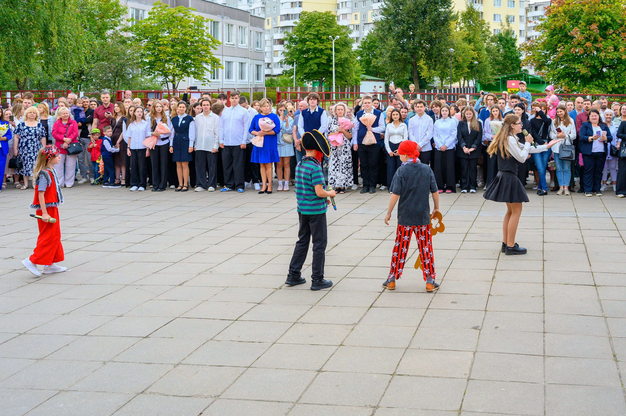 Вот звучит первый звонок, перед этим долгое приготовление к новому этапу в жизни, Яромир идет в школу. Фотоуслуги, услуги фотографа, фотографирование важных событий