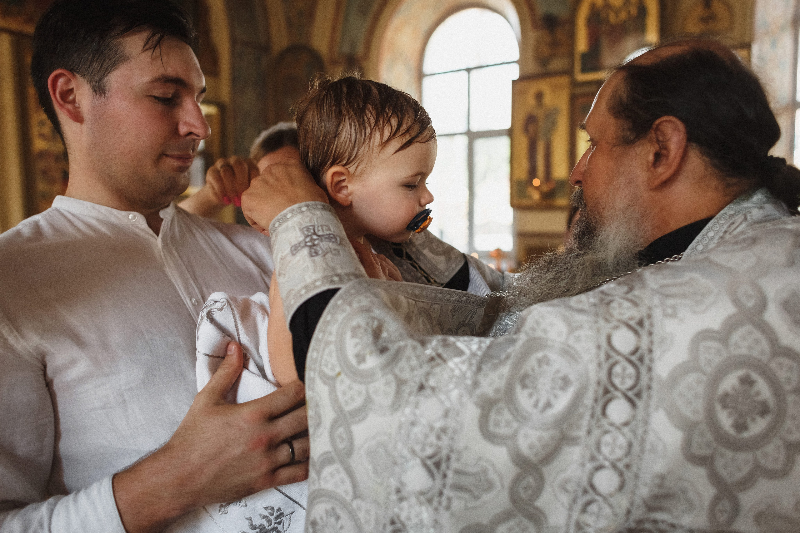 Фотосъёмка крещения Ильи в Никольской церкви Таганрога. Свадебный и семейный фотограф в Таганроге Бакарюк Антон