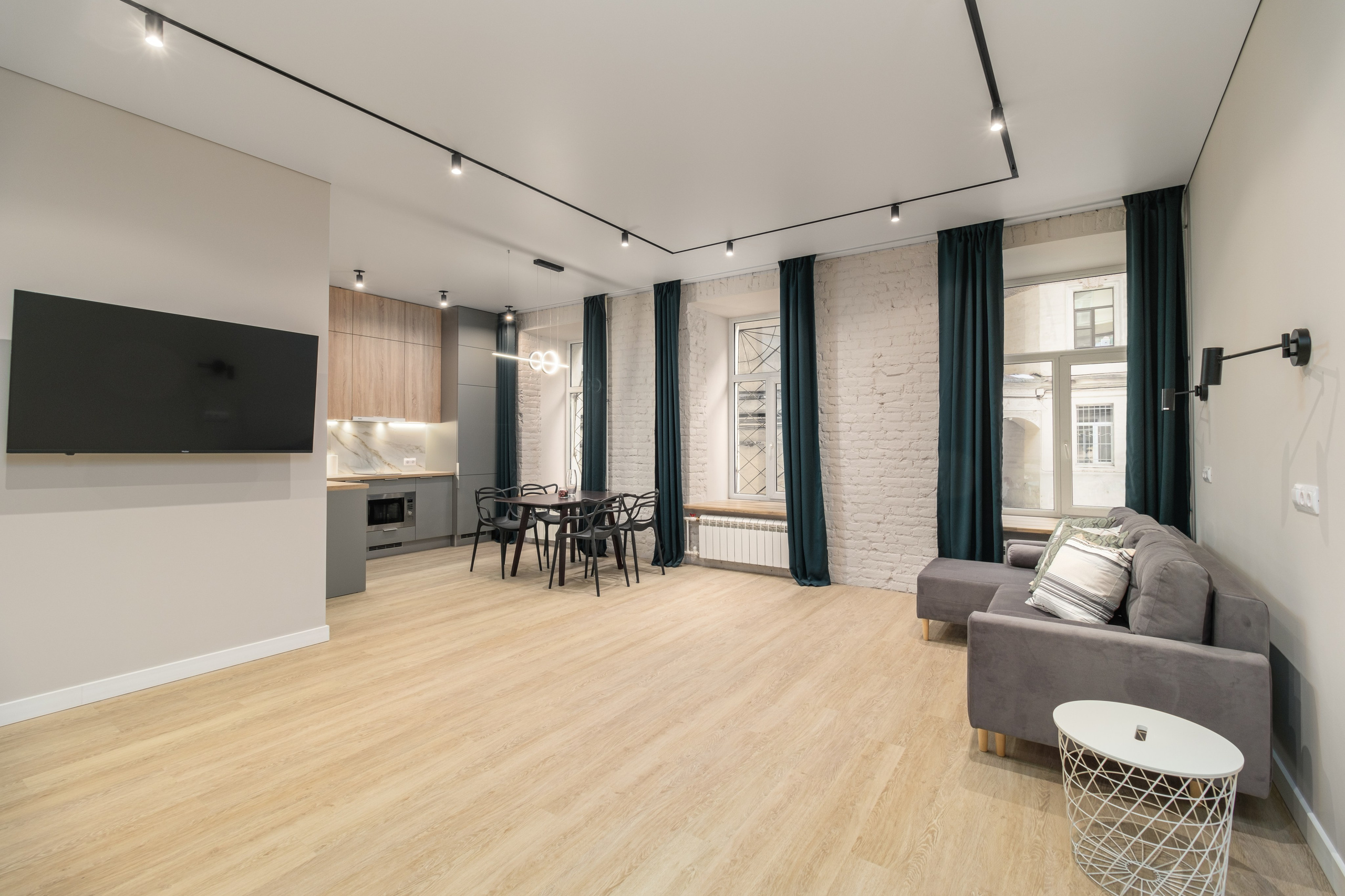 Просторная студия в центре