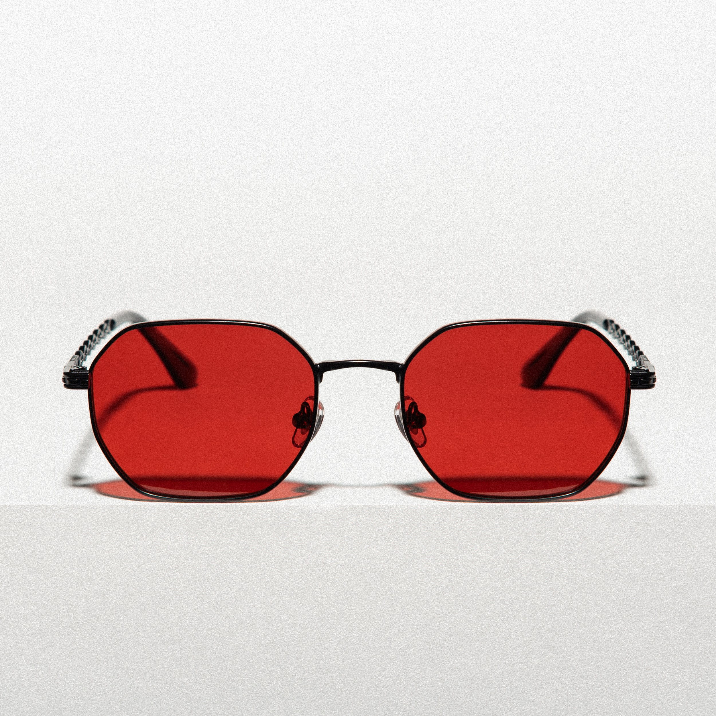 Фотограф в Гуанчжоу, Китай, специализирующийся на съемке товаров на белом фоне для маркетплейсов