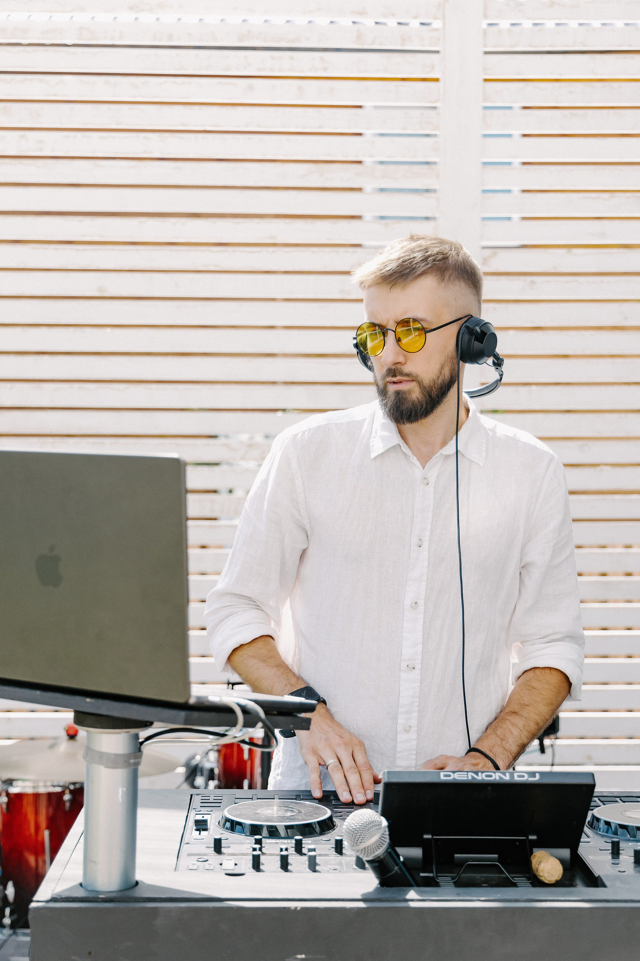 Плюс тридцать градусов на лужайке. Фотограф Андрей Куськало