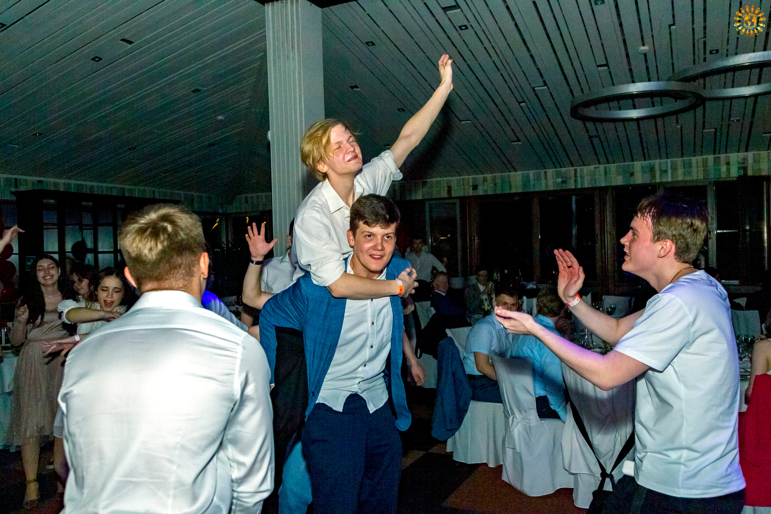 Выпускной 2022 (Москва, ресторан «Времена года»). Репортажная съемка в Москве и области. Анималистика