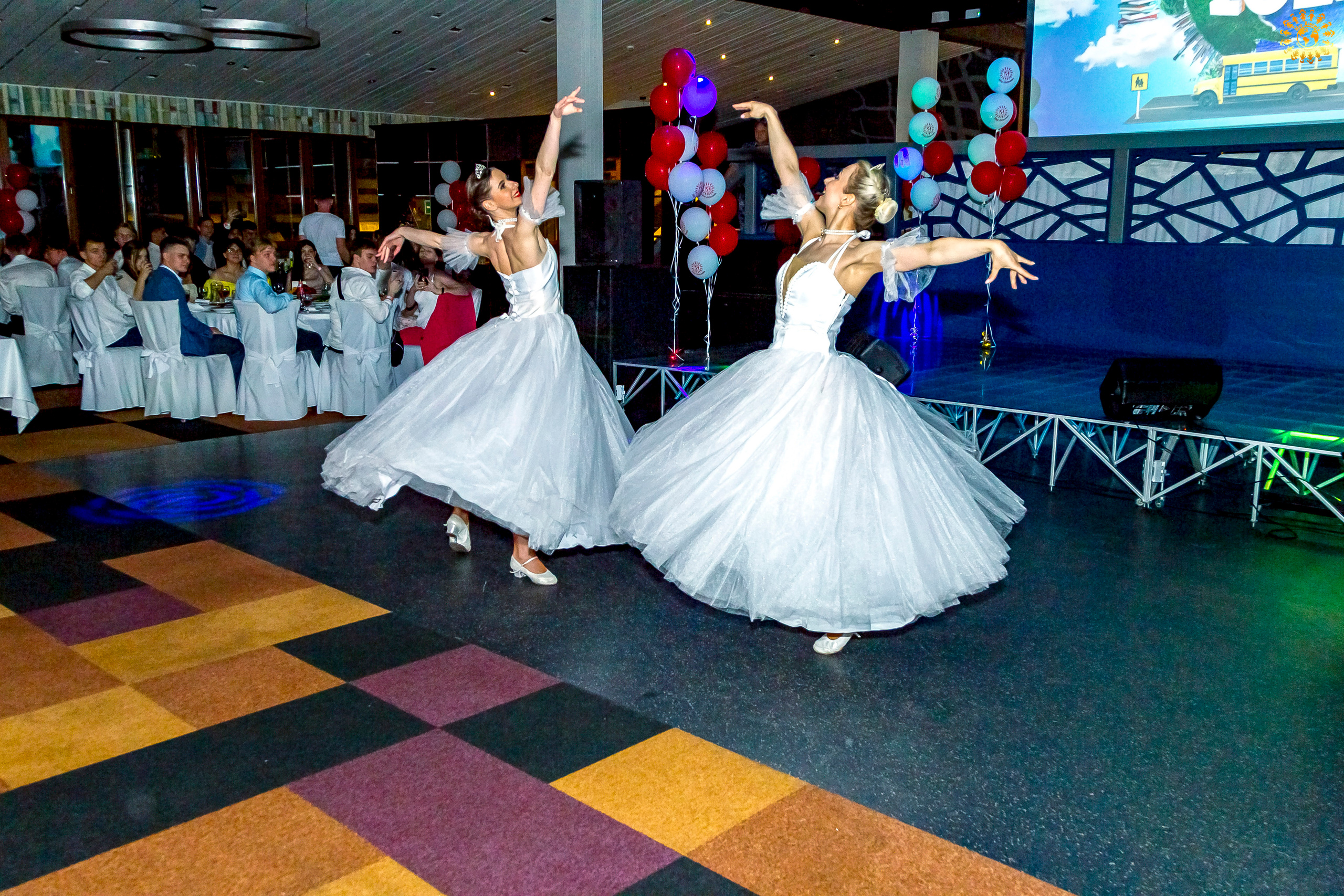 Выпускной 2022 (Москва, ресторан «Времена года»). Репортажная съемка в Москве и области. Анималистика