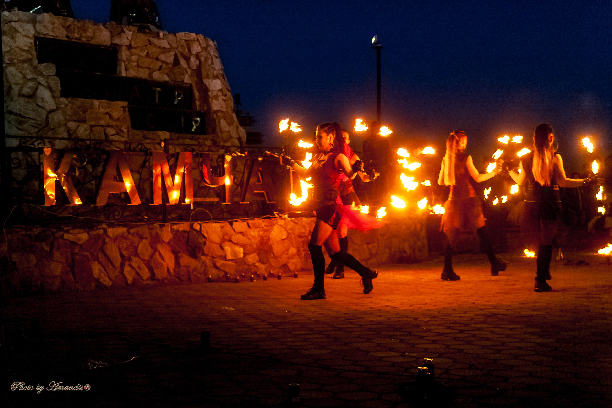 Огненное шоу у памятника «Здесь начинается Россия». Камчатка. Май 2017. Репортажная съемка в Москве и области. Анималистика