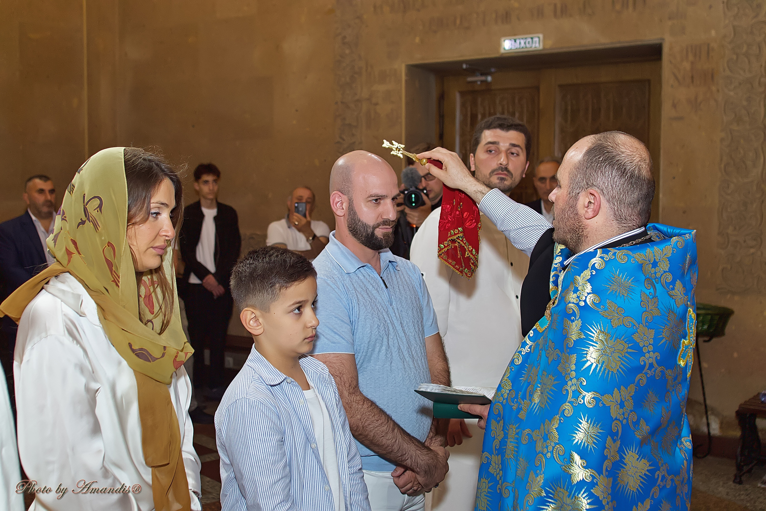 Крещение в армянской церкви. Репортажная съемка в Москве и области. Анималистика