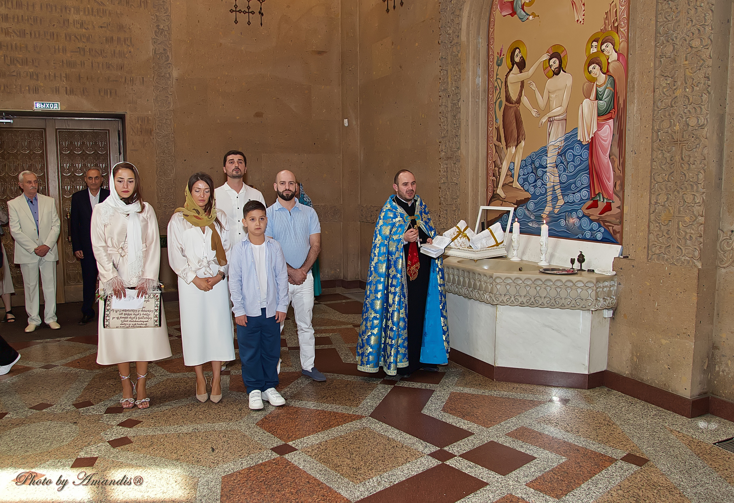 Крещение в армянской церкви. Репортажная съемка в Москве и области. Анималистика