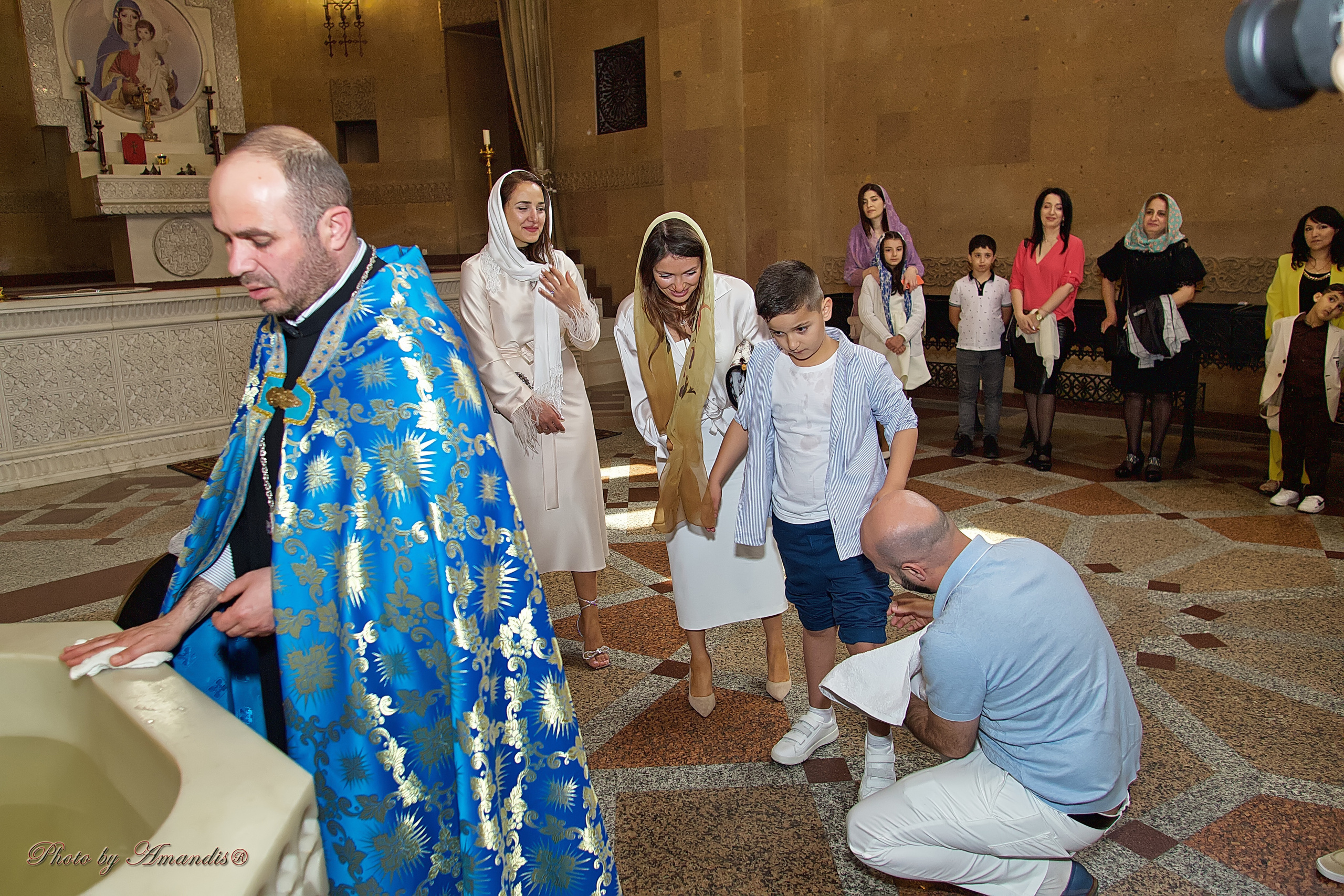 Крещение в армянской церкви. Репортажная съемка в Москве и области. Анималистика