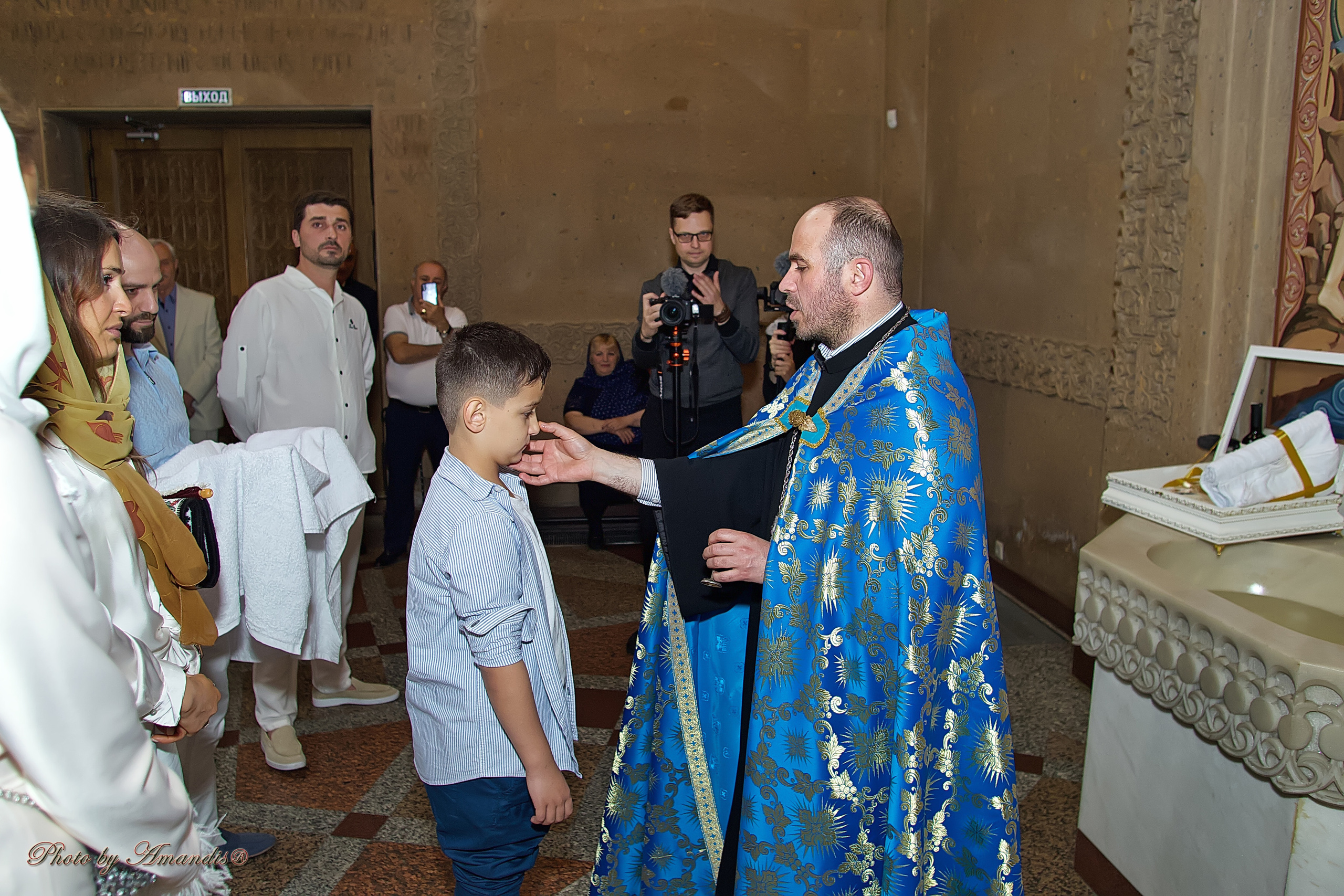 Крещение в армянской церкви. Репортажная съемка в Москве и области. Анималистика