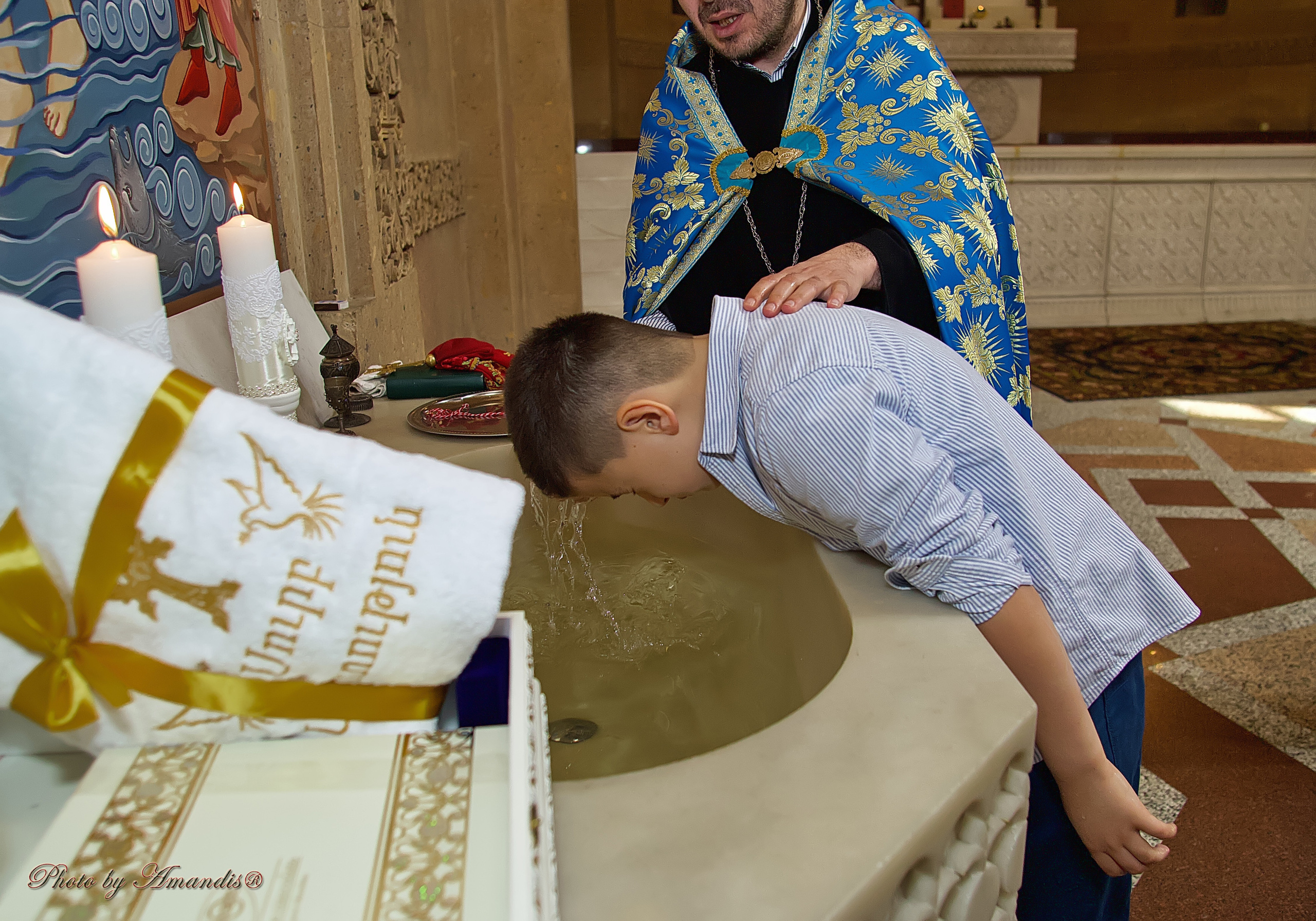 Крещение в армянской церкви. Репортажная съемка в Москве и области. Анималистика
