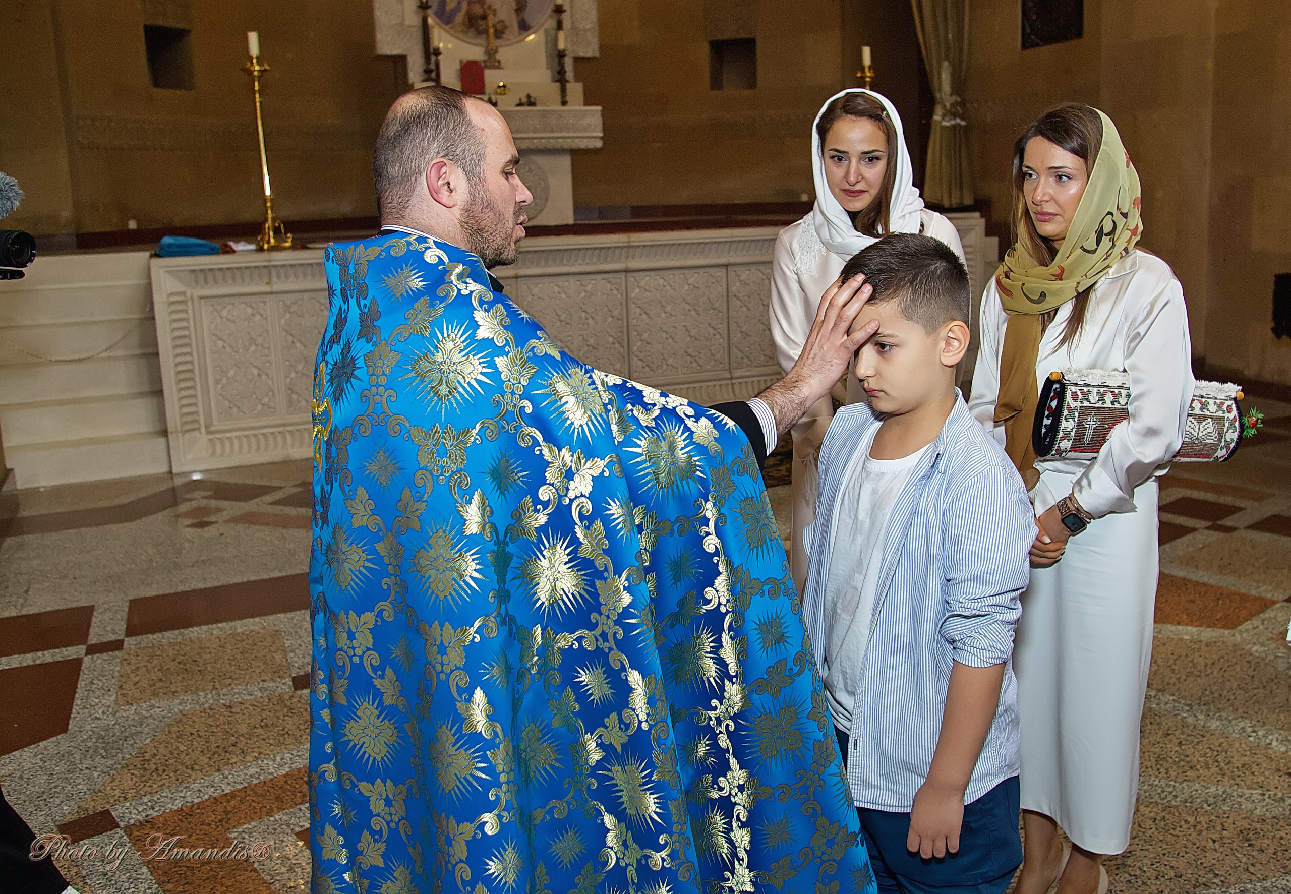 Крещение в армянской церкви. Репортажная съемка в Москве и области. Анималистика