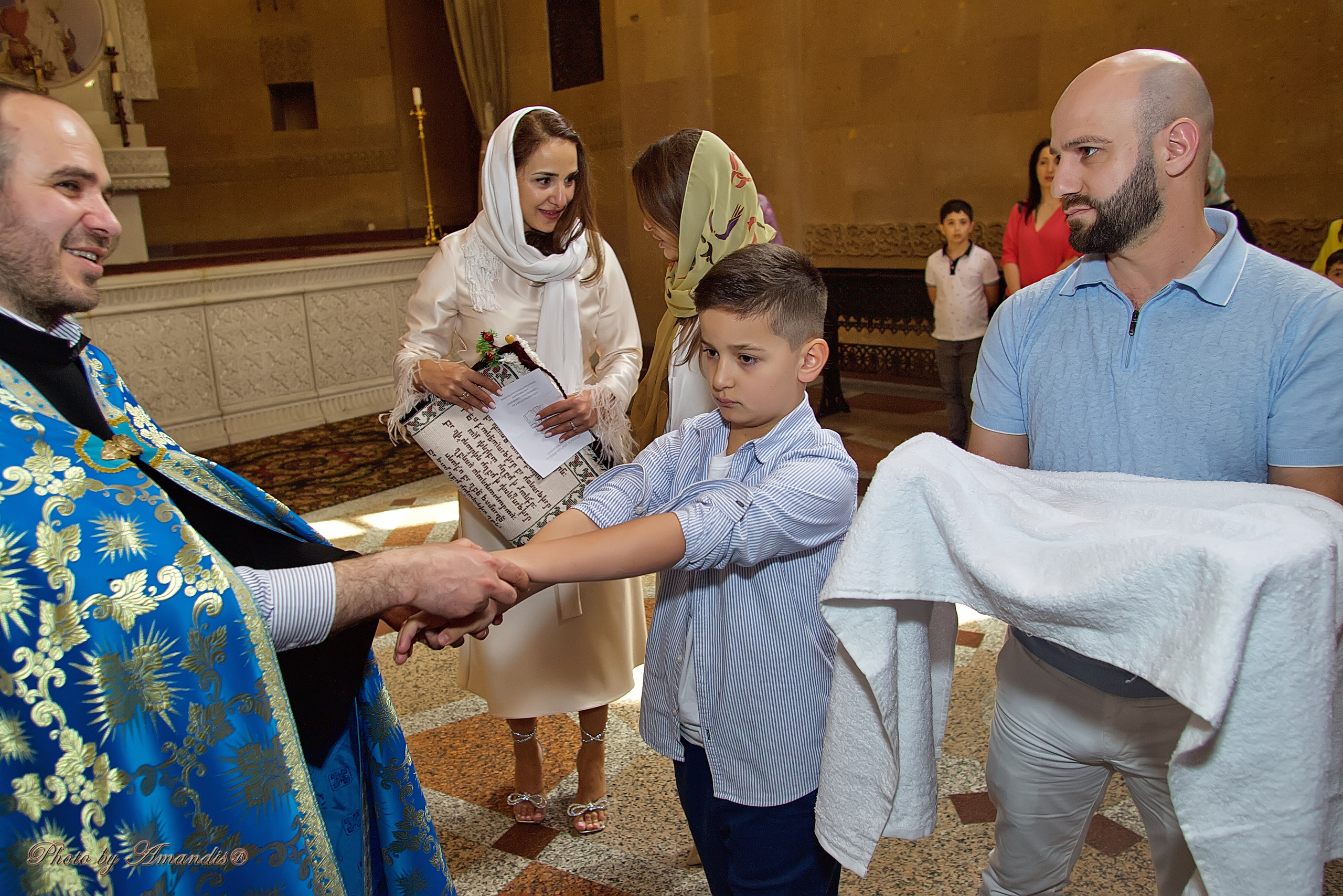 Крещение в армянской церкви. Репортажная съемка в Москве и области. Анималистика